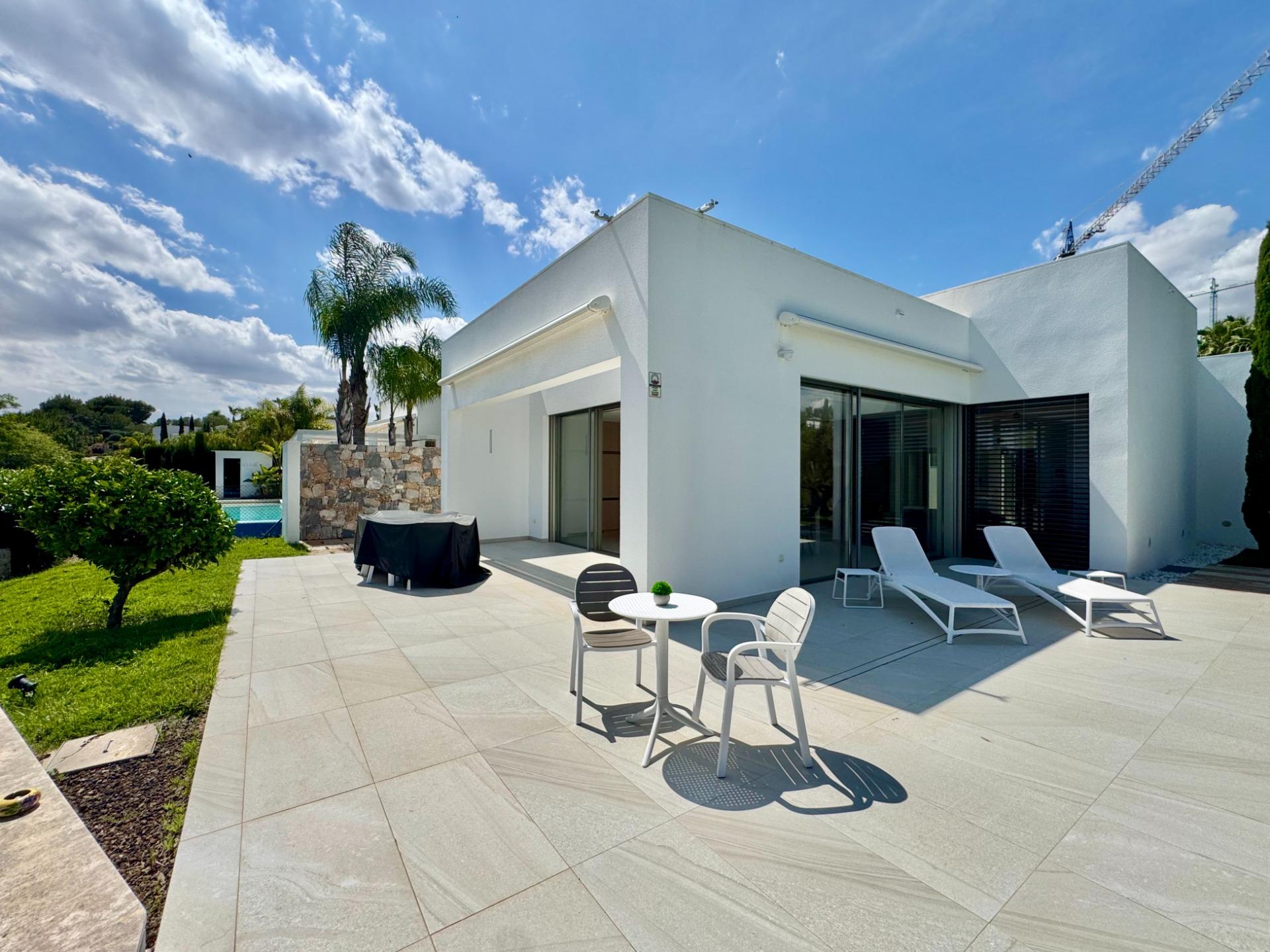 For sale - 3 Bedroom 2 Bathroom Villa in Orihuela - Las Colinas Golf  - Alicante