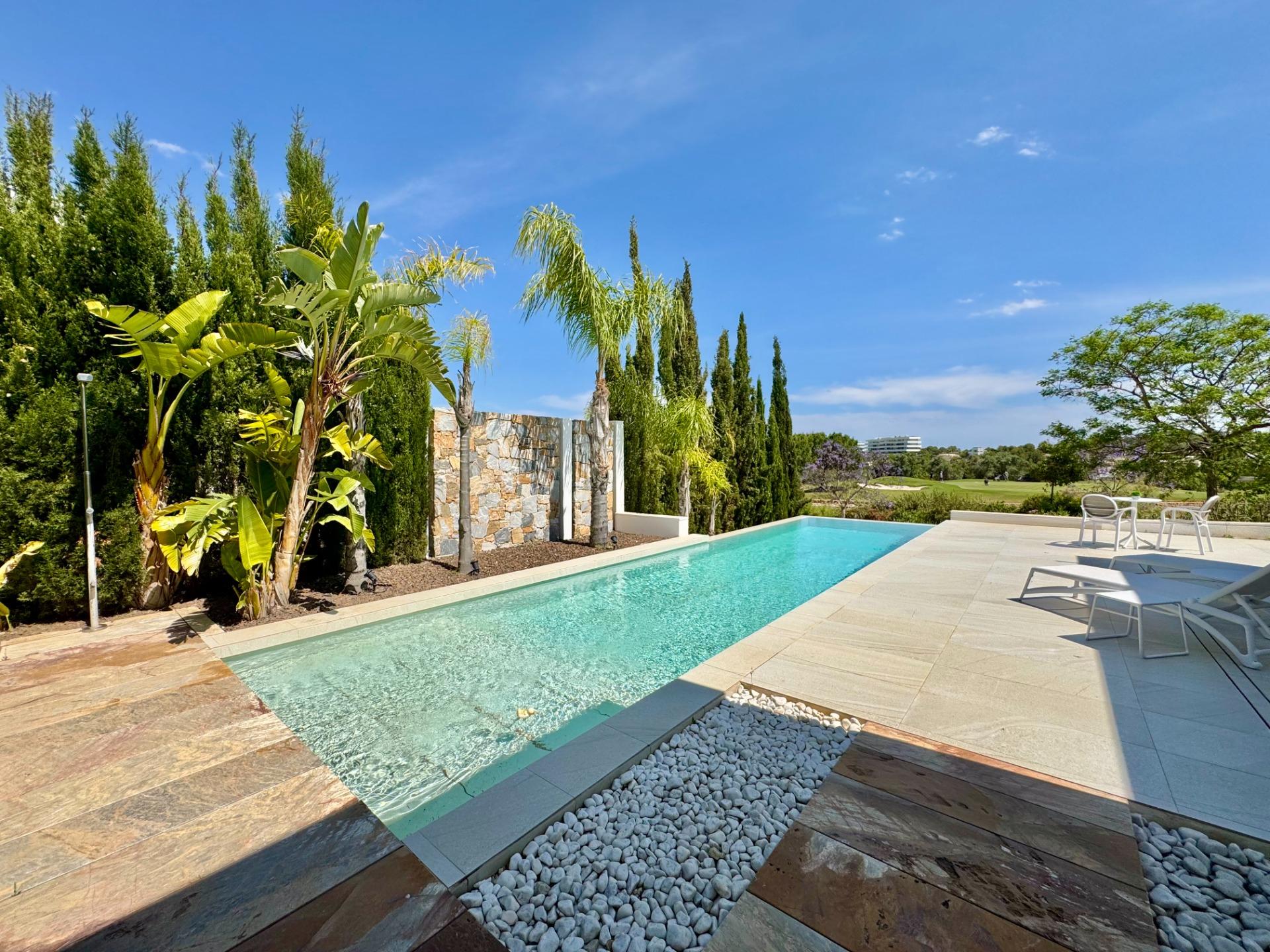 For sale - 3 Bedroom 2 Bathroom Villa in Orihuela - Las Colinas Golf  - Alicante