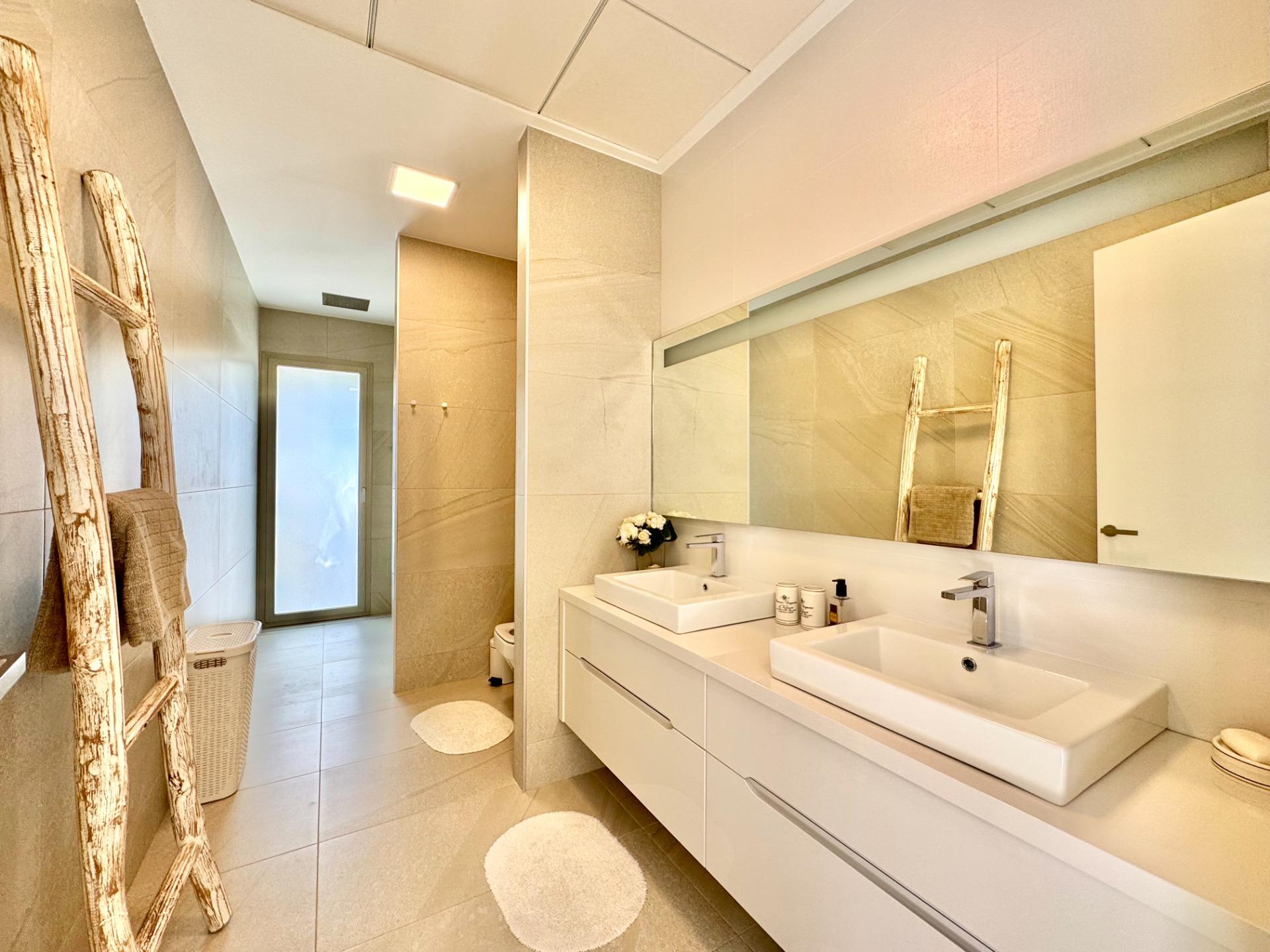 For sale - 3 Bedroom 2 Bathroom Villa in Orihuela - Las Colinas Golf  - Alicante
