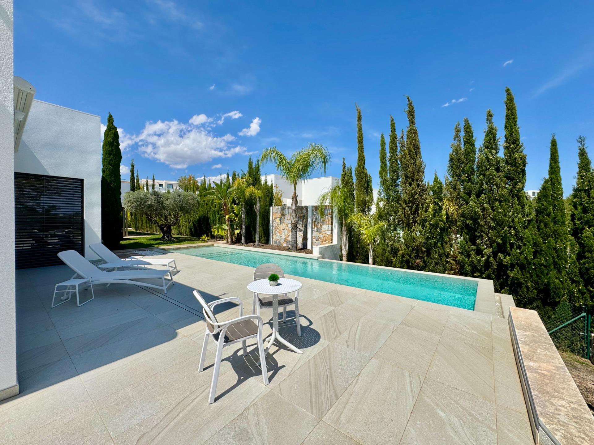 For sale - 3 Bedroom 2 Bathroom Villa in Orihuela - Las Colinas Golf  - Alicante
