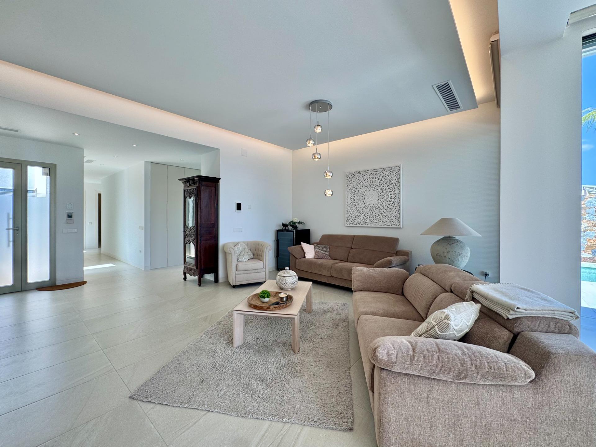 For sale - 3 Bedroom 2 Bathroom Villa in Orihuela - Las Colinas Golf  - Alicante