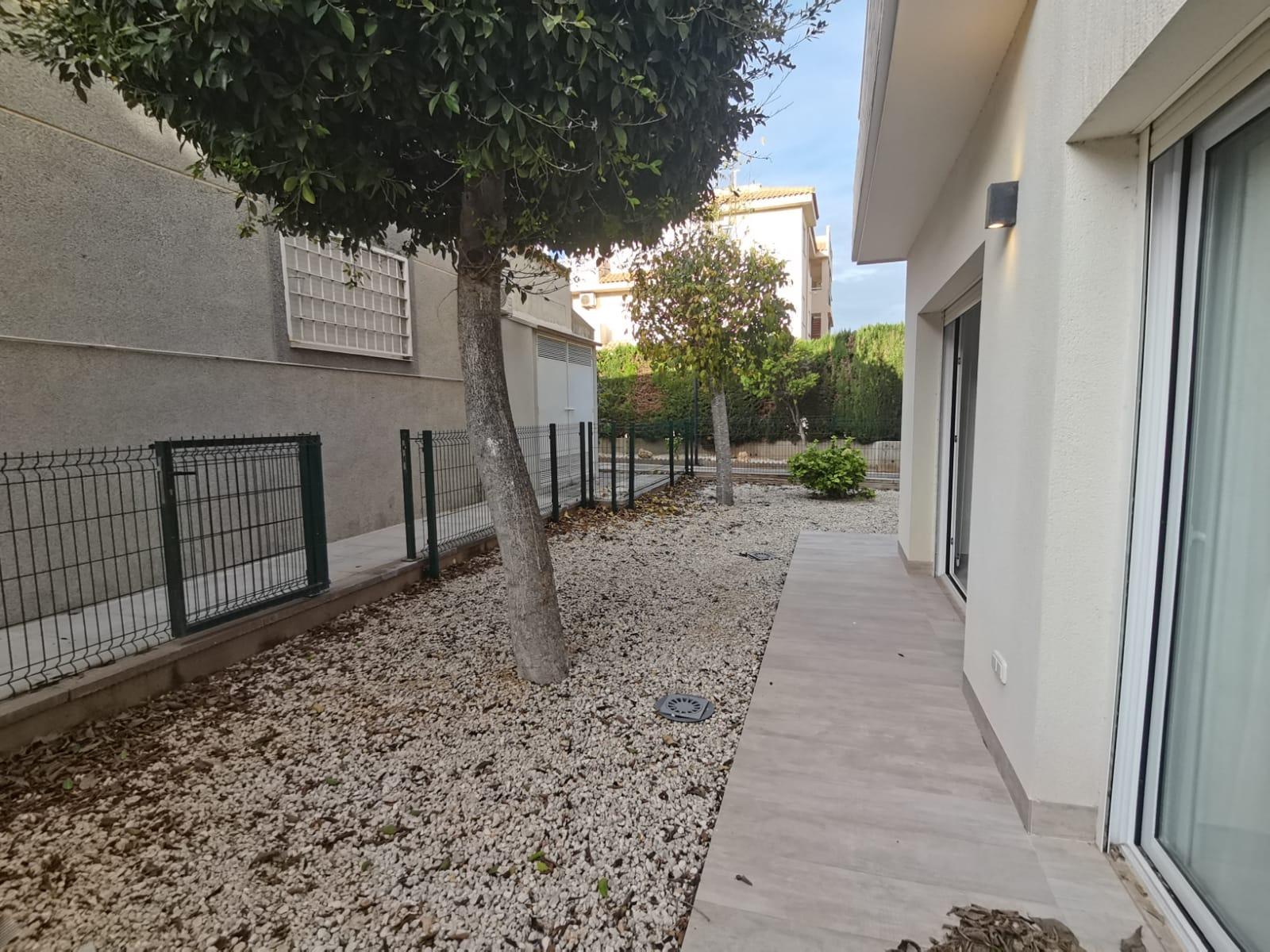 For sale - 3 Bedroom 2 Bathroom Apartment in Torrevieja - Torreblanca  - Alicante