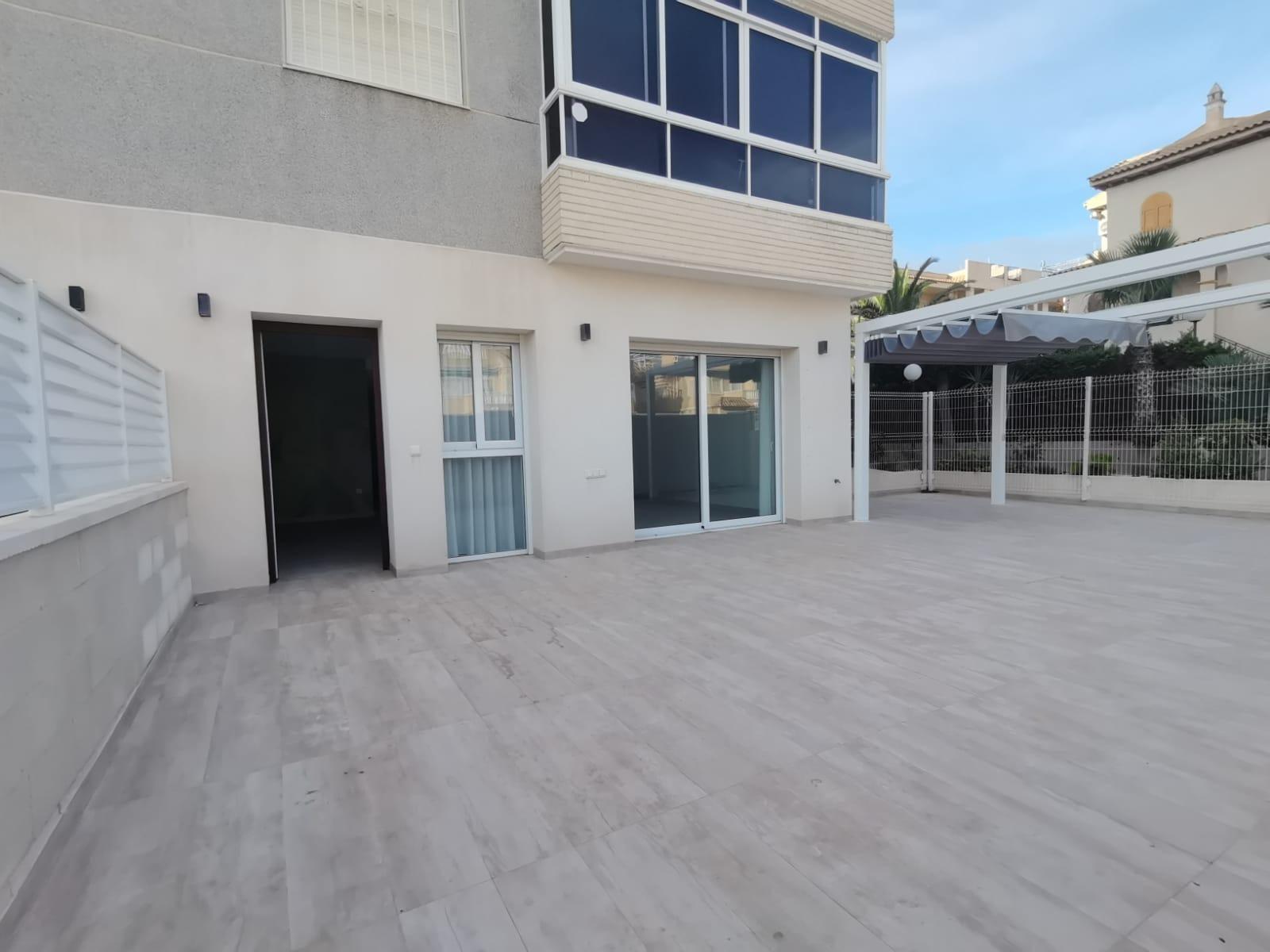 For sale - 3 Bedroom 2 Bathroom Apartment in Torrevieja - Torreblanca  - Alicante