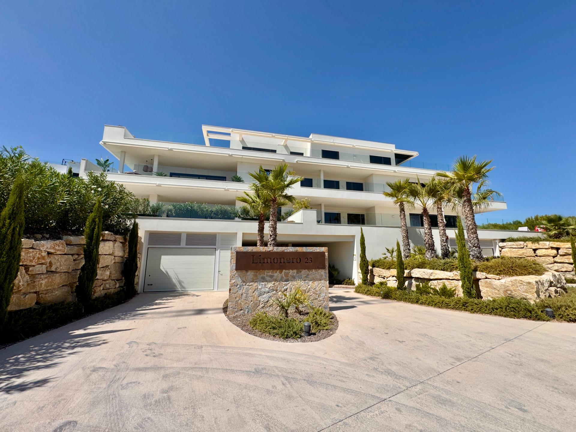 For sale - 3 Bedroom 2 Bathroom Apartment in Orihuela - Las Colinas Golf  - Alicante