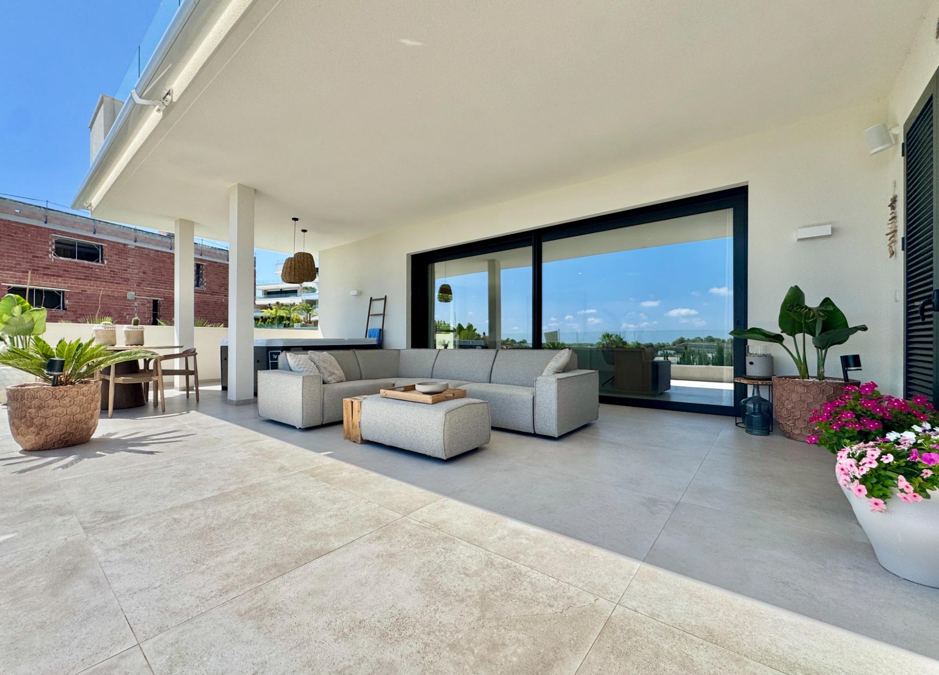 For sale - 3 Bedroom 2 Bathroom Apartment in Orihuela - Las Colinas Golf  - Alicante