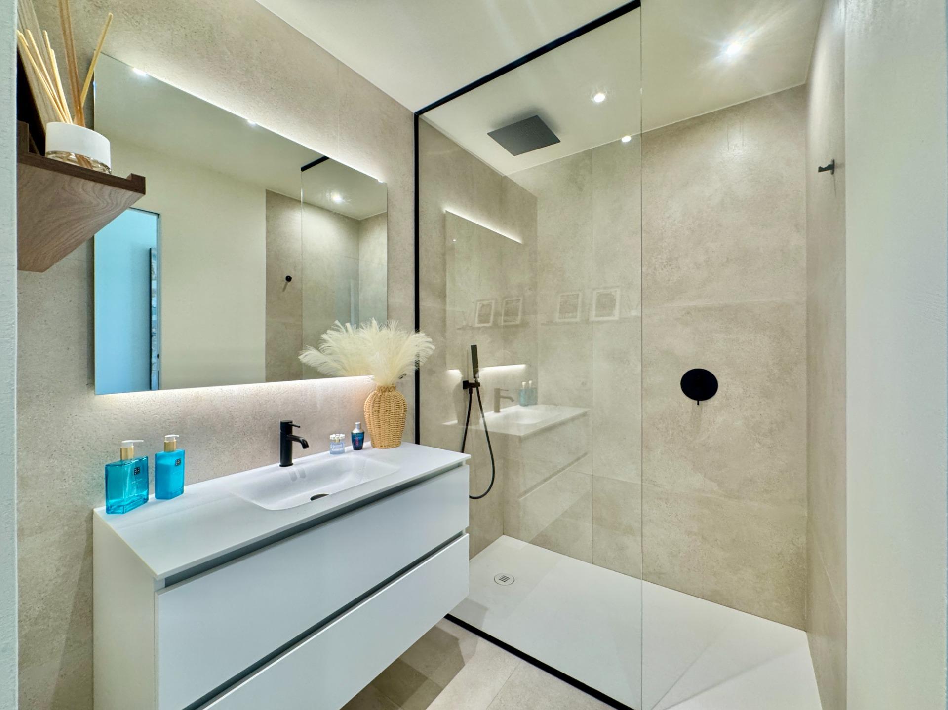 For sale - 3 Bedroom 2 Bathroom Apartment in Orihuela - Las Colinas Golf  - Alicante