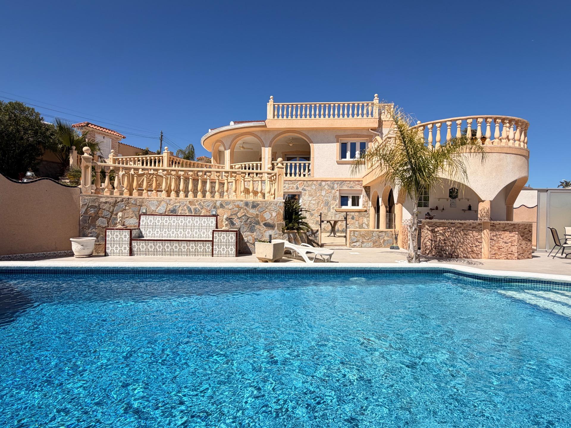 For sale - 5 Bedroom 3 Bathroom Villa in Ciudad Quesada - Ciudad Quesada  - Alicante