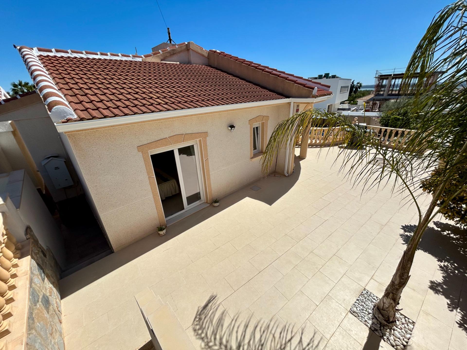 For sale - 5 Bedroom 3 Bathroom Villa in Ciudad Quesada - Ciudad Quesada  - Alicante