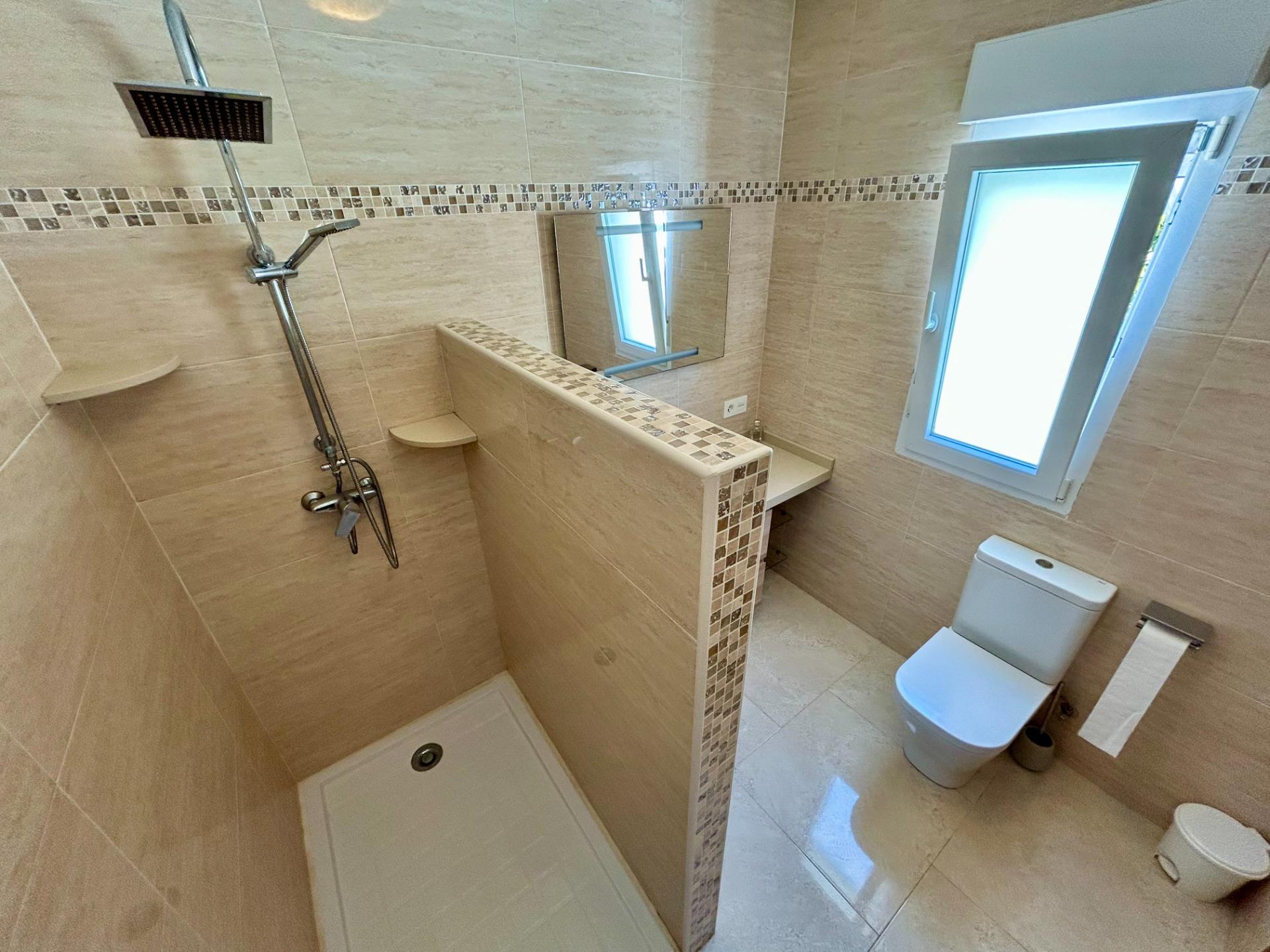 For sale - 5 Bedroom 3 Bathroom Villa in Ciudad Quesada - Ciudad Quesada  - Alicante