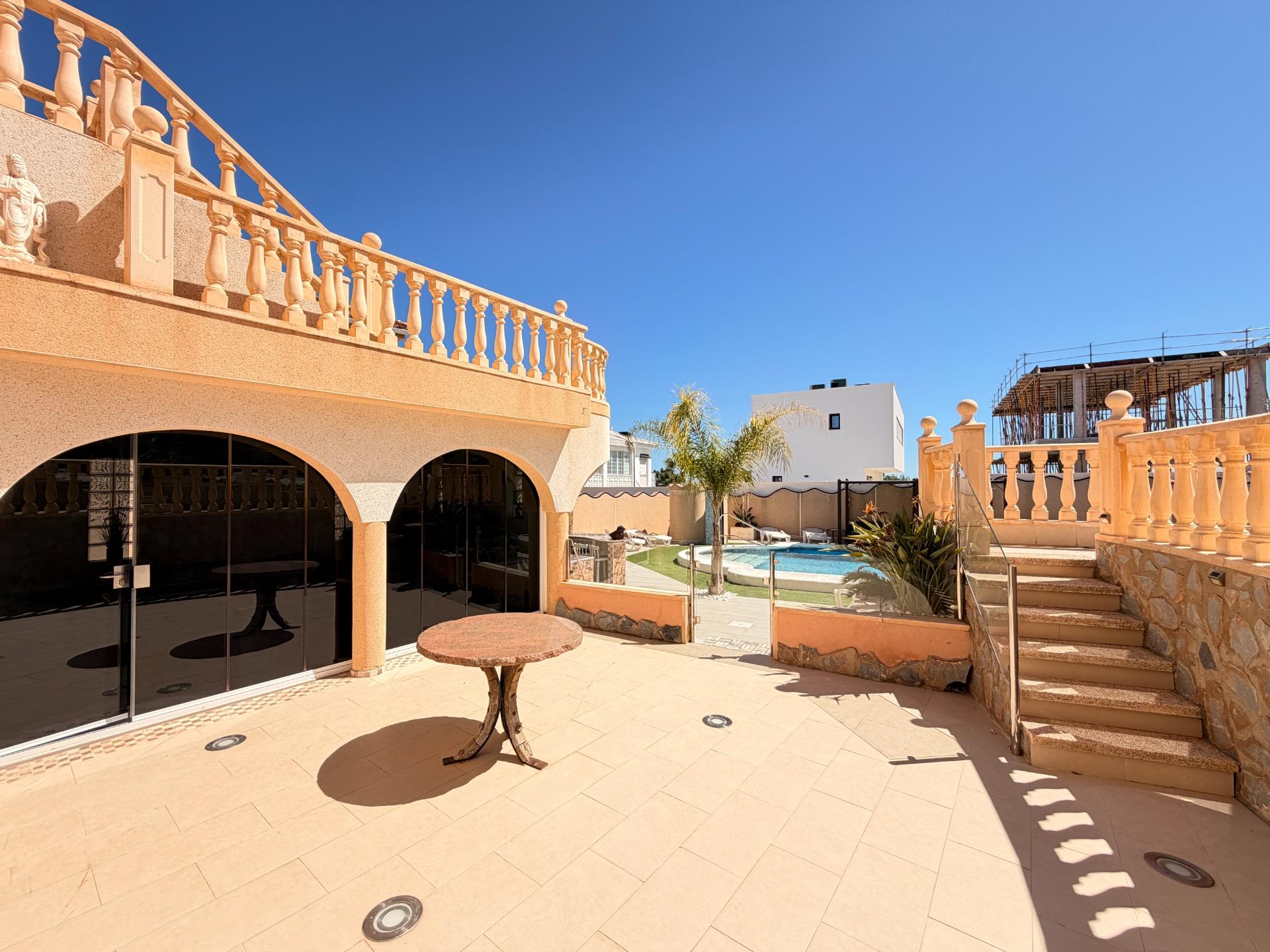 For sale - 5 Bedroom 3 Bathroom Villa in Ciudad Quesada - Ciudad Quesada  - Alicante