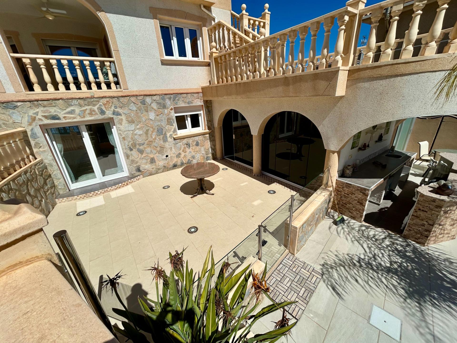 For sale - 5 Bedroom 3 Bathroom Villa in Ciudad Quesada - Ciudad Quesada  - Alicante