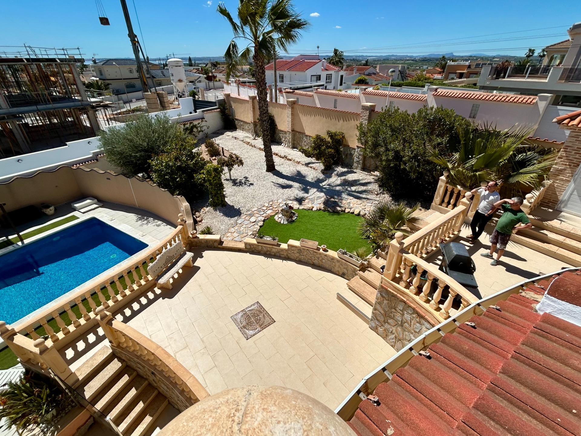 For sale - 5 Bedroom 3 Bathroom Villa in Ciudad Quesada - Ciudad Quesada  - Alicante