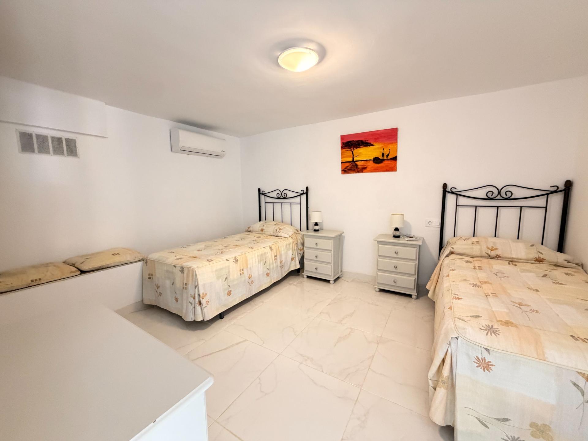 For sale - 5 Bedroom 3 Bathroom Villa in Ciudad Quesada - Ciudad Quesada  - Alicante