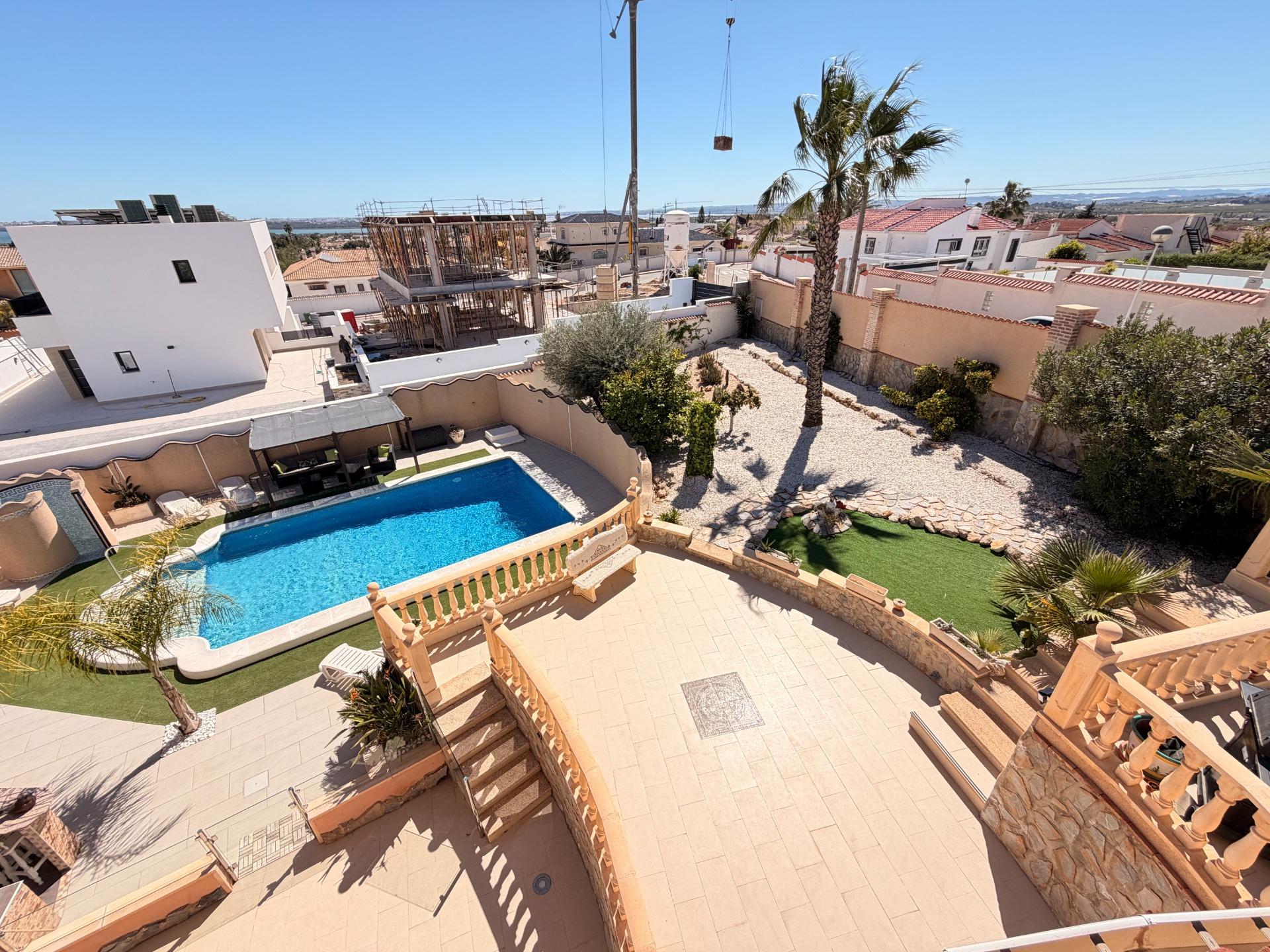 For sale - 5 Bedroom 3 Bathroom Villa in Ciudad Quesada - Ciudad Quesada  - Alicante