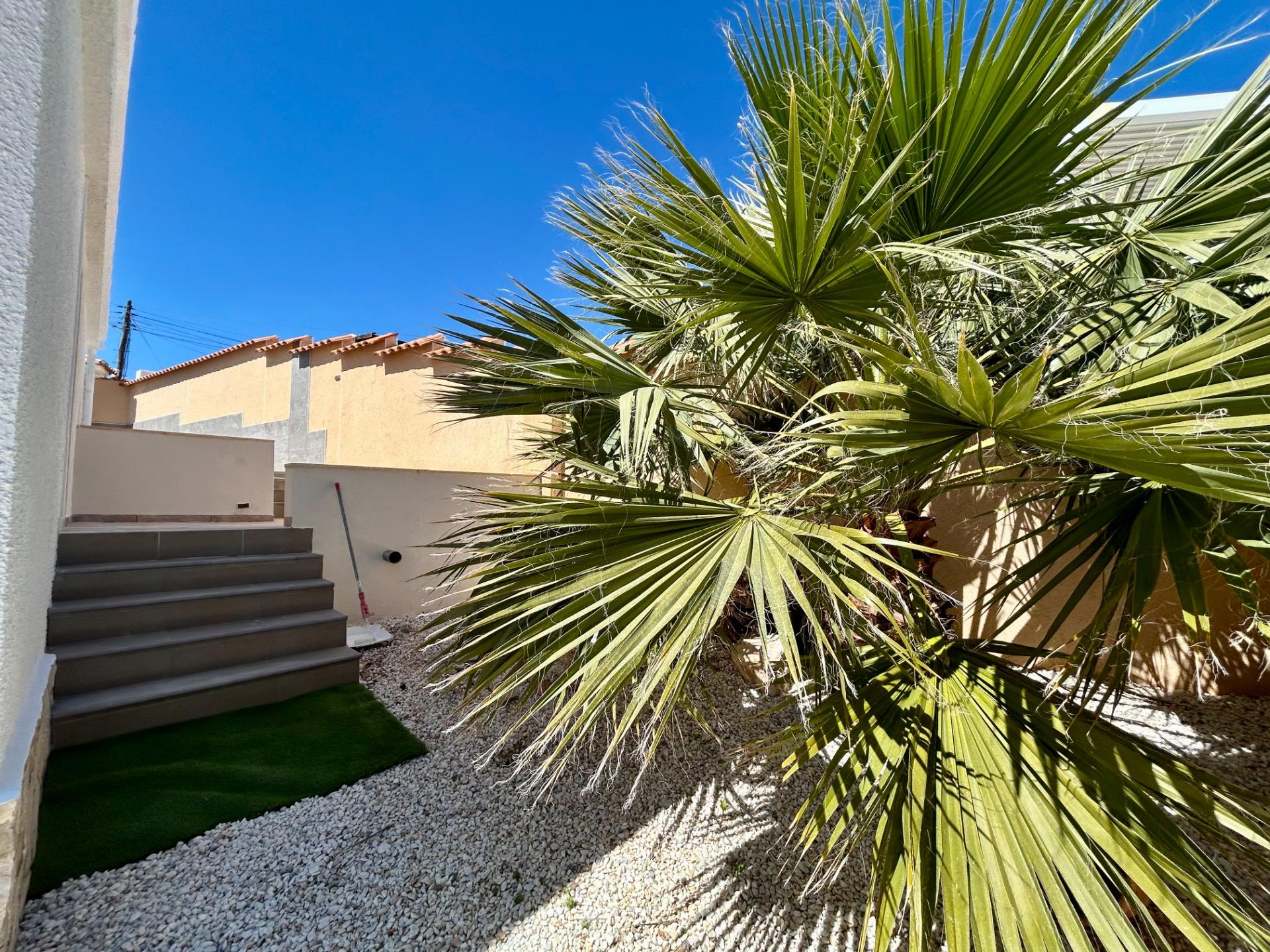 For sale - 5 Bedroom 3 Bathroom Villa in Ciudad Quesada - Ciudad Quesada  - Alicante