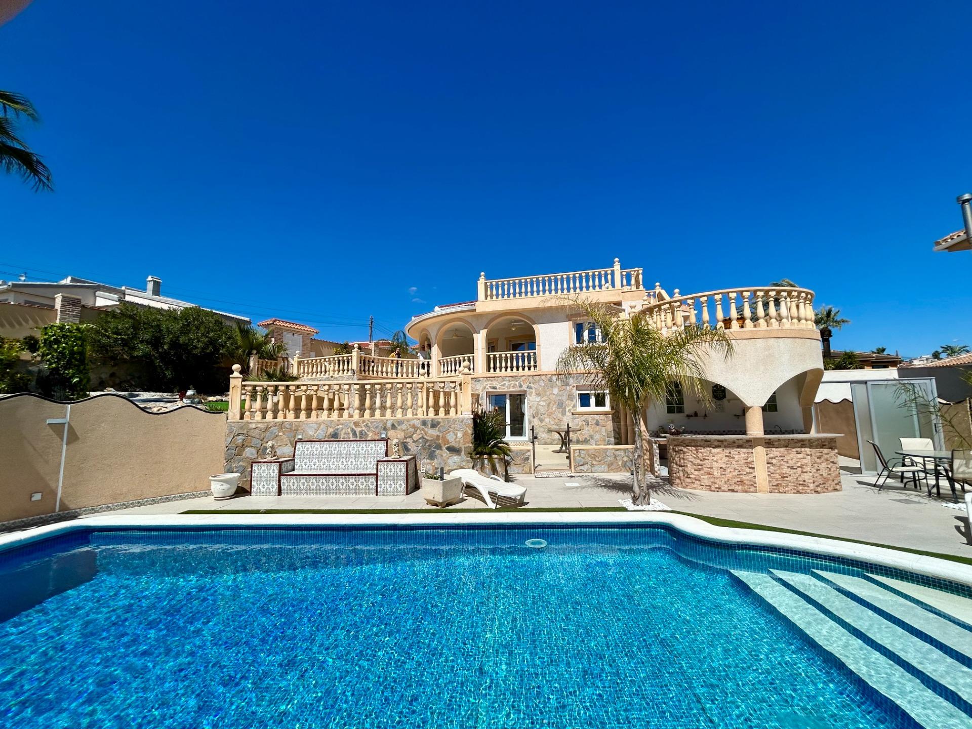 For sale - 5 Bedroom 3 Bathroom Villa in Ciudad Quesada - Ciudad Quesada  - Alicante
