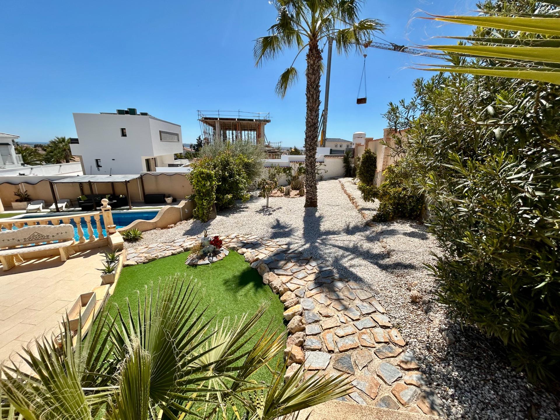 For sale - 5 Bedroom 3 Bathroom Villa in Ciudad Quesada - Ciudad Quesada  - Alicante