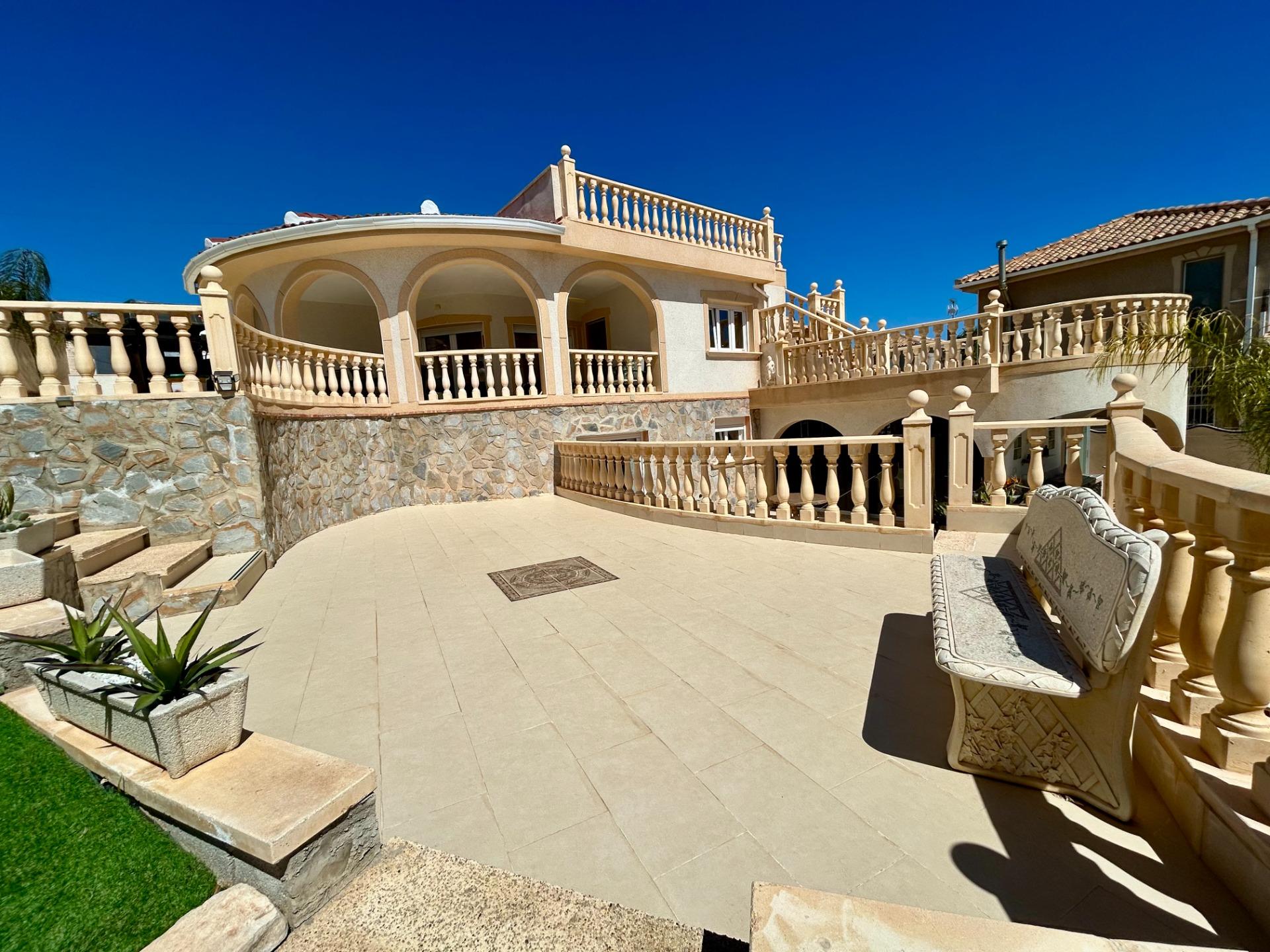 For sale - 5 Bedroom 3 Bathroom Villa in Ciudad Quesada - Ciudad Quesada  - Alicante