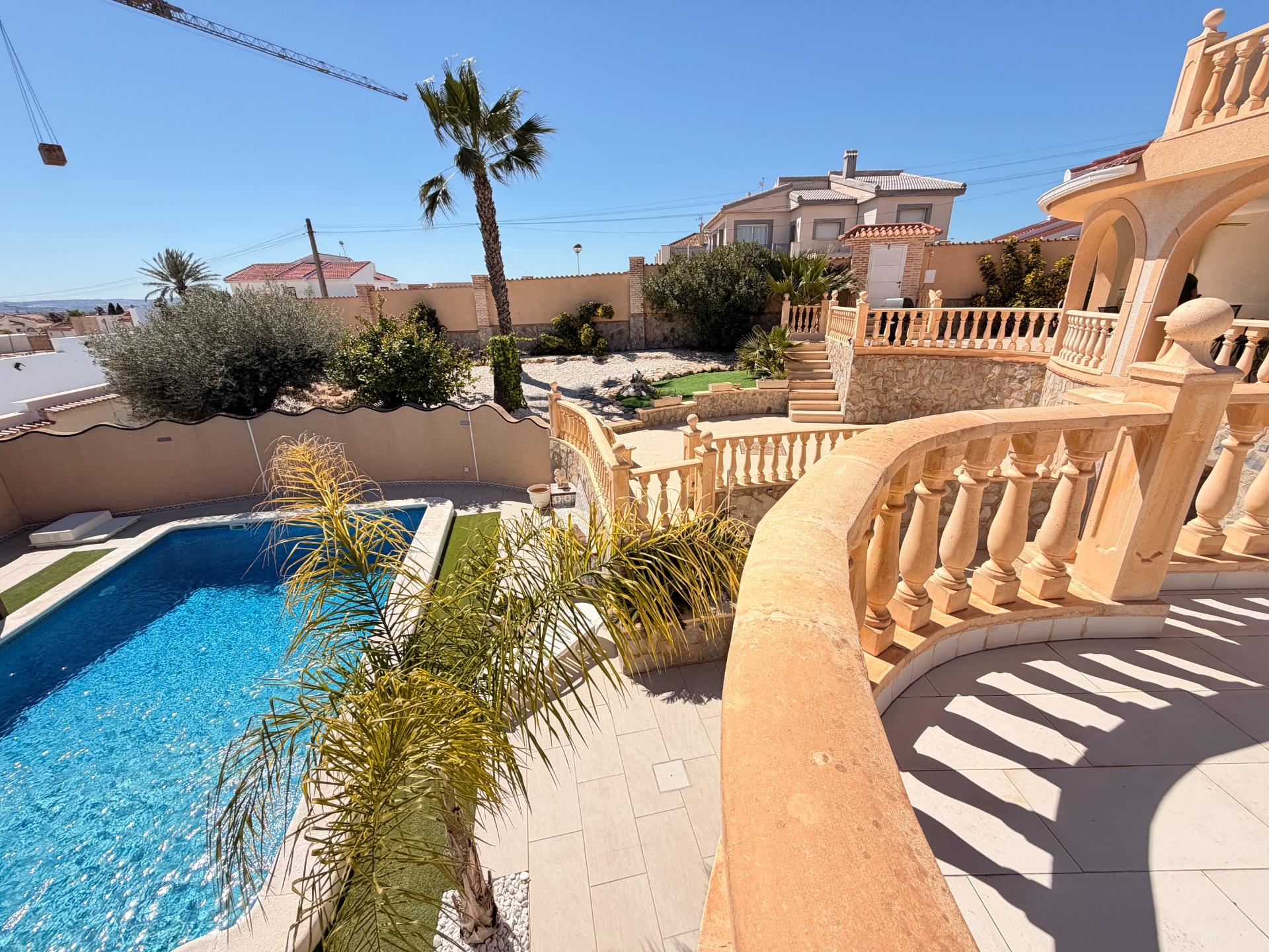 For sale - 5 Bedroom 3 Bathroom Villa in Ciudad Quesada - Ciudad Quesada  - Alicante