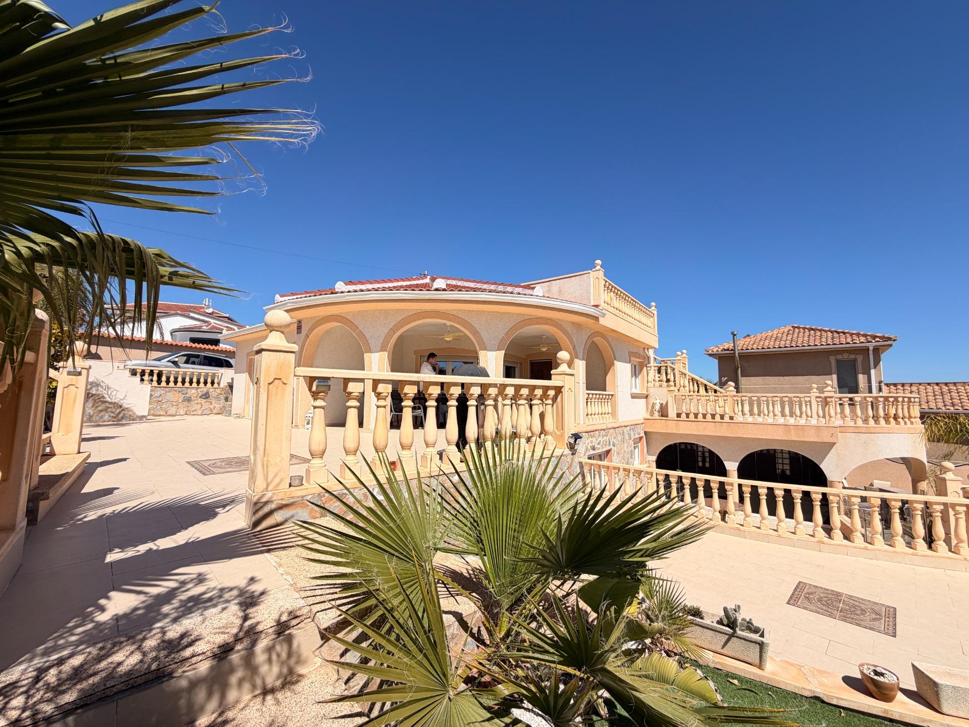For sale - 5 Bedroom 3 Bathroom Villa in Ciudad Quesada - Ciudad Quesada  - Alicante