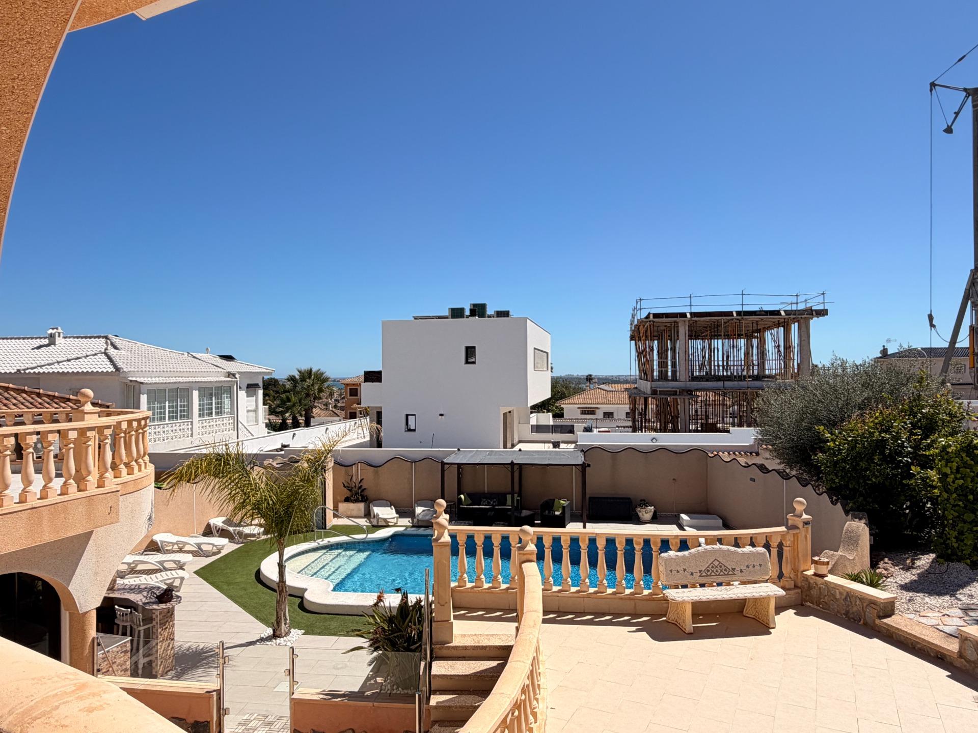 For sale - 5 Bedroom 3 Bathroom Villa in Ciudad Quesada - Ciudad Quesada  - Alicante