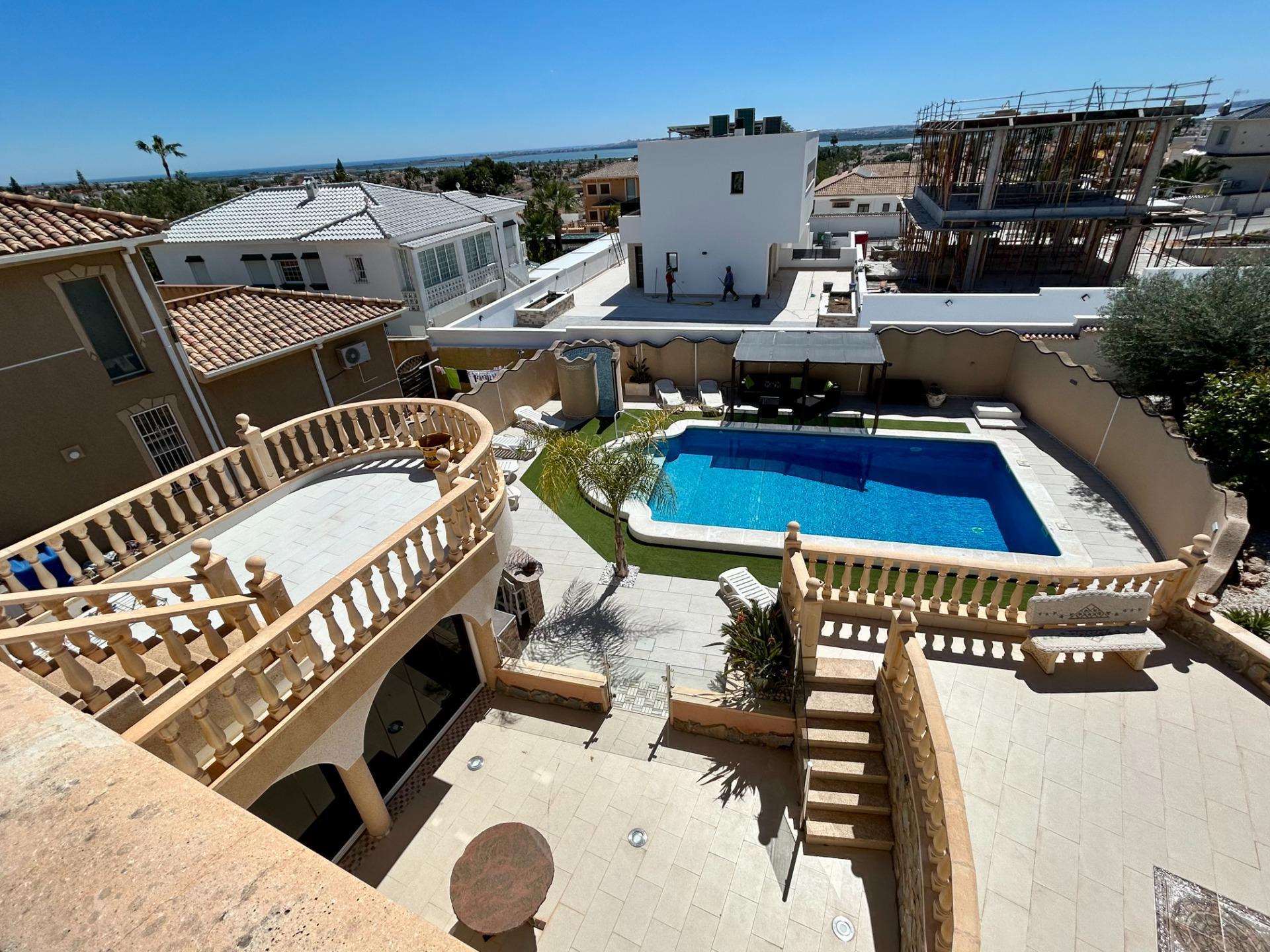 For sale - 5 Bedroom 3 Bathroom Villa in Ciudad Quesada - Ciudad Quesada  - Alicante