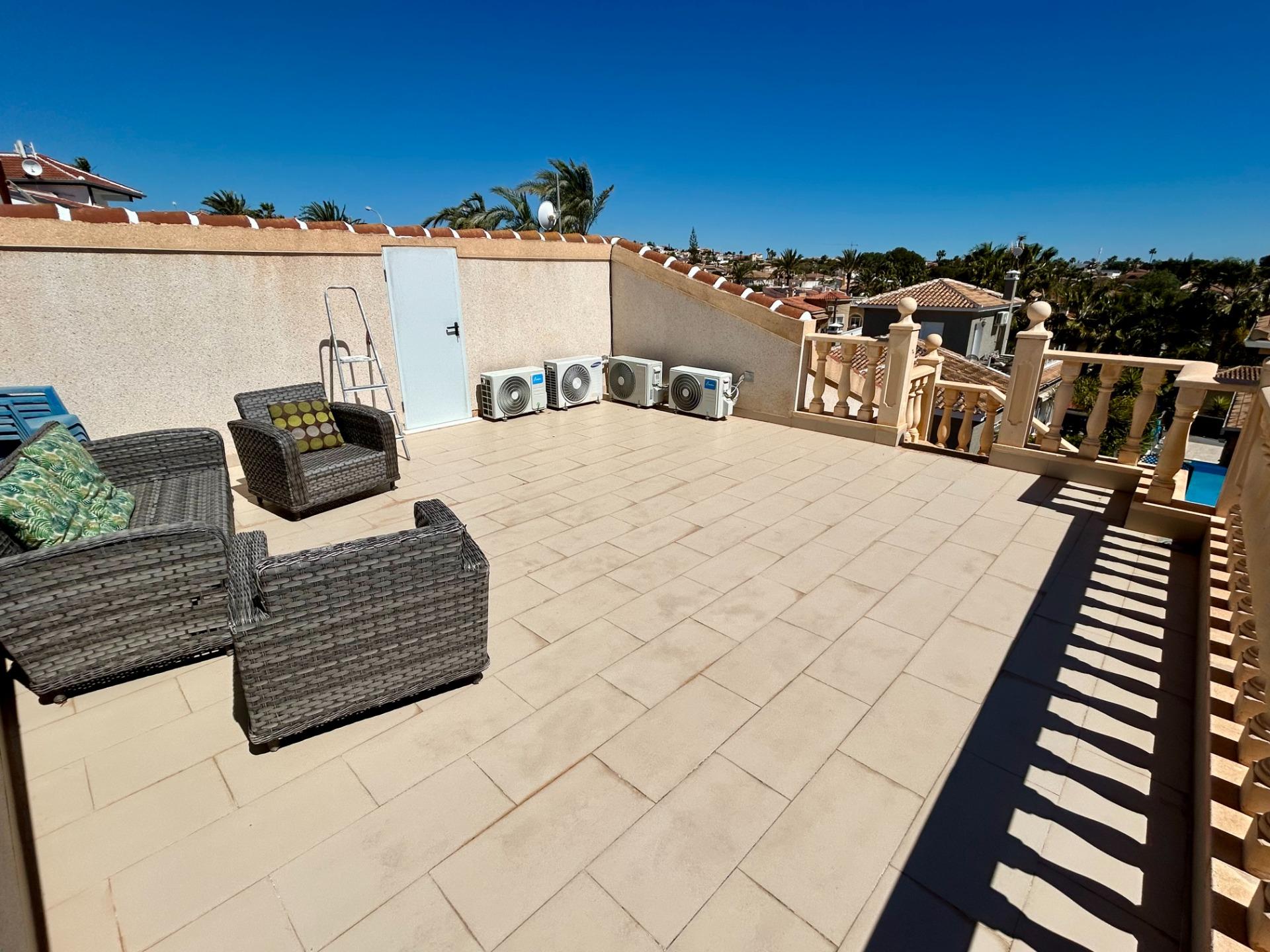 For sale - 5 Bedroom 3 Bathroom Villa in Ciudad Quesada - Ciudad Quesada  - Alicante