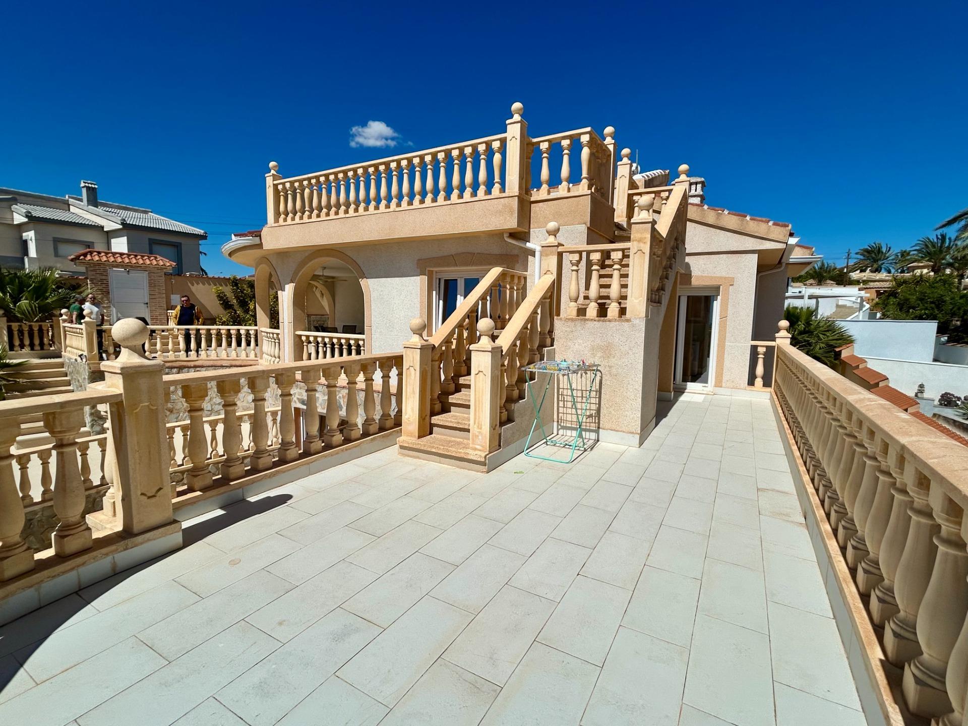For sale - 5 Bedroom 3 Bathroom Villa in Ciudad Quesada - Ciudad Quesada  - Alicante