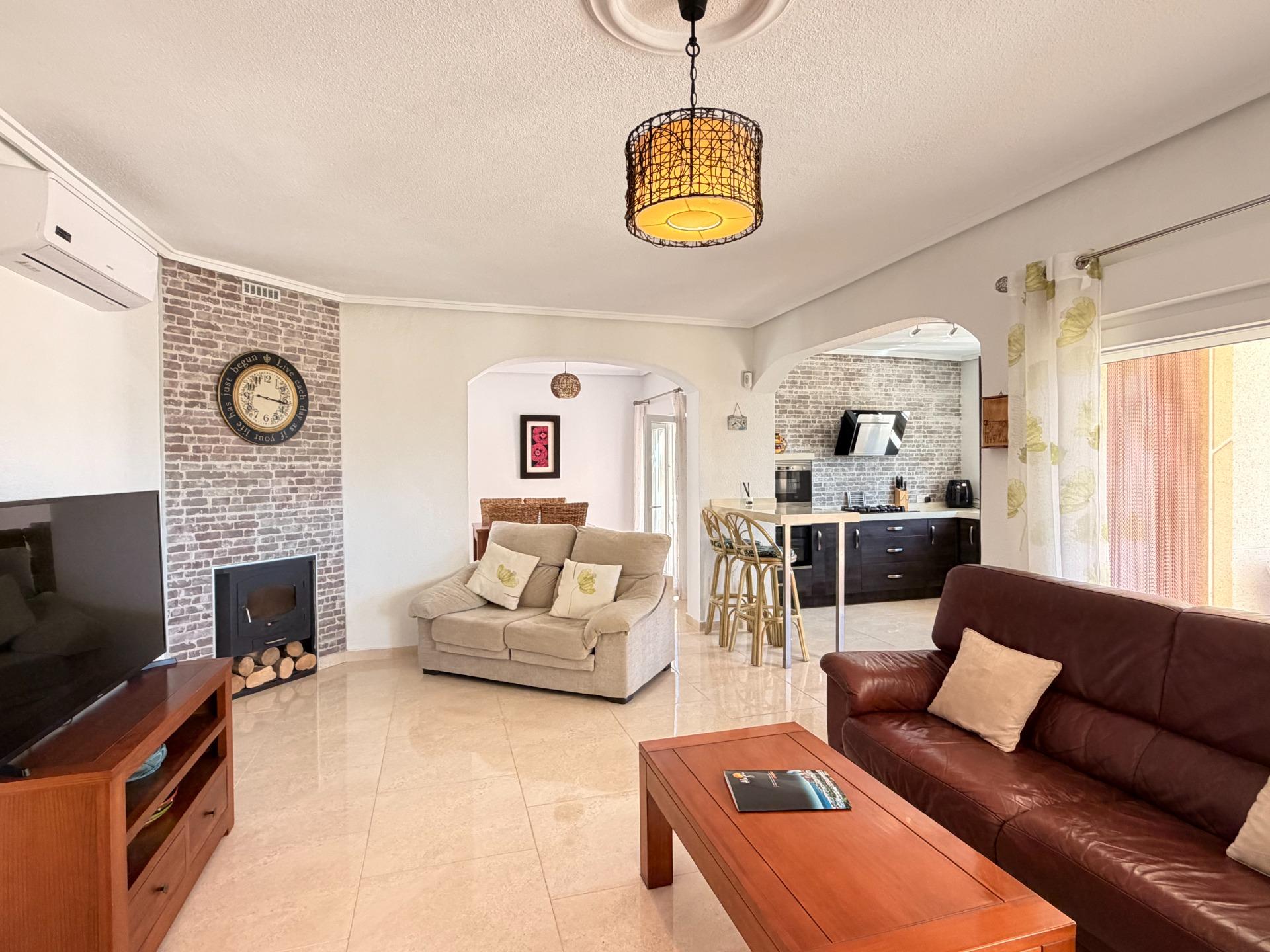 For sale - 5 Bedroom 3 Bathroom Villa in Ciudad Quesada - Ciudad Quesada  - Alicante
