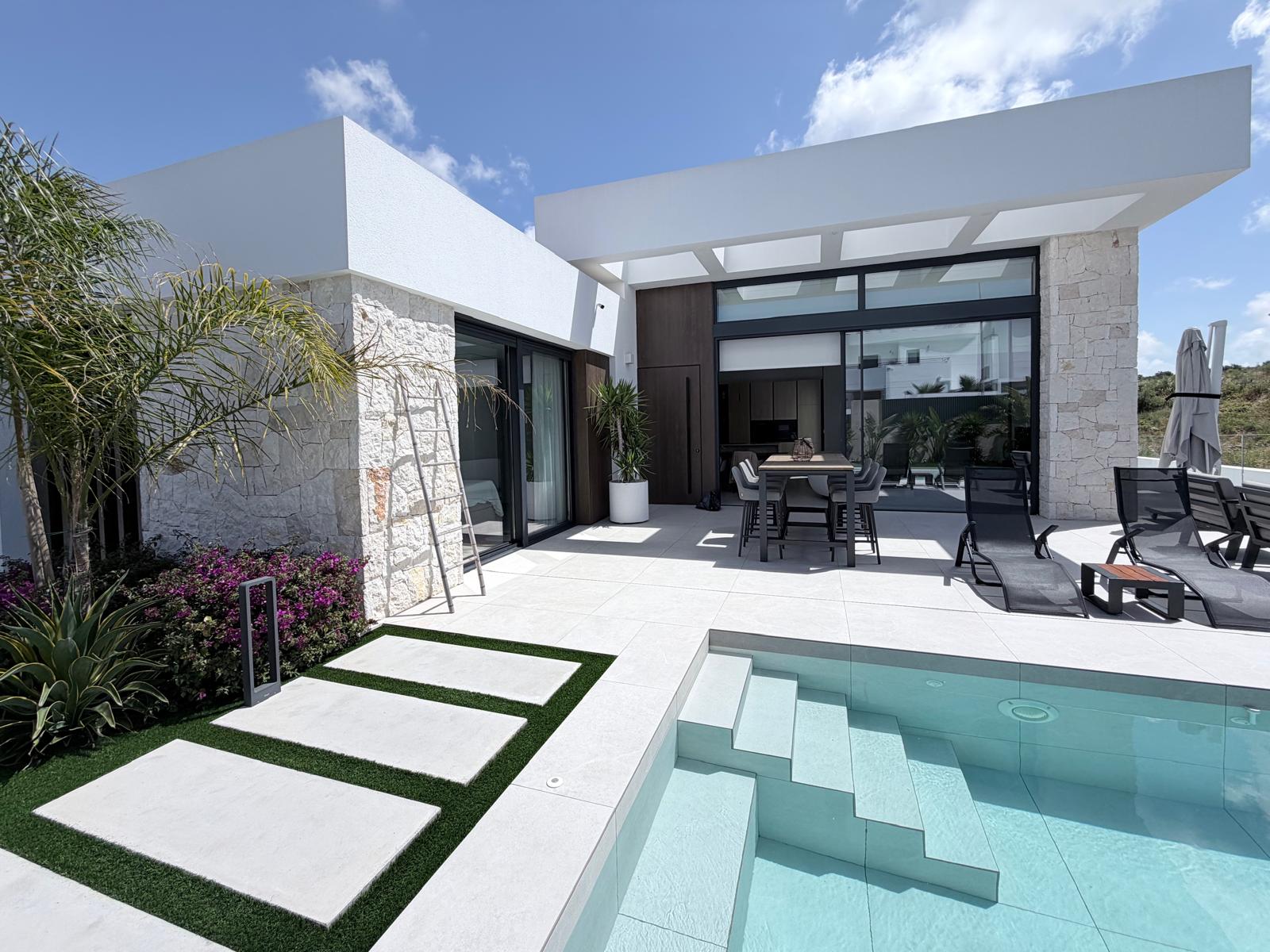 For sale - 4 Bedroom 4 Bathroom Villa in Rojales - Inland  - Alicante