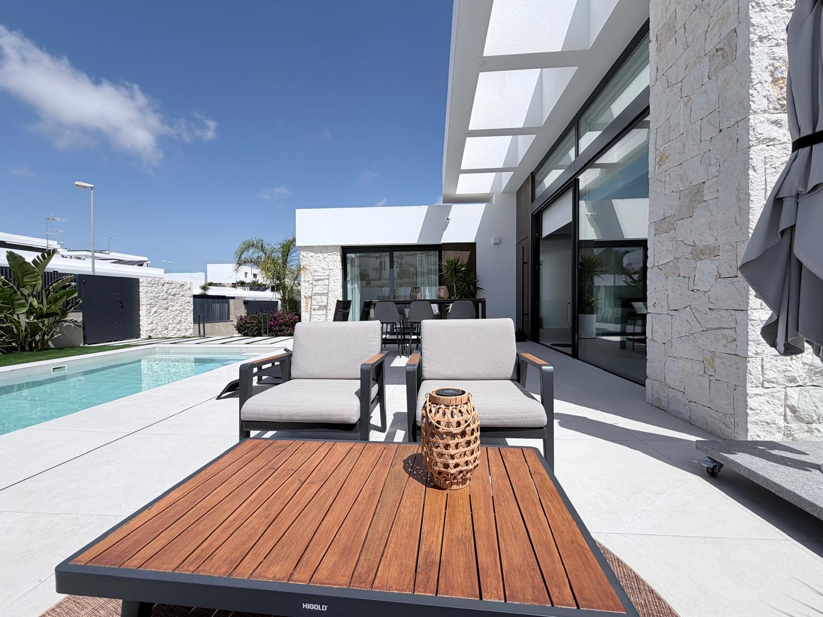 For sale - 4 Bedroom 4 Bathroom Villa in Rojales - Inland  - Alicante