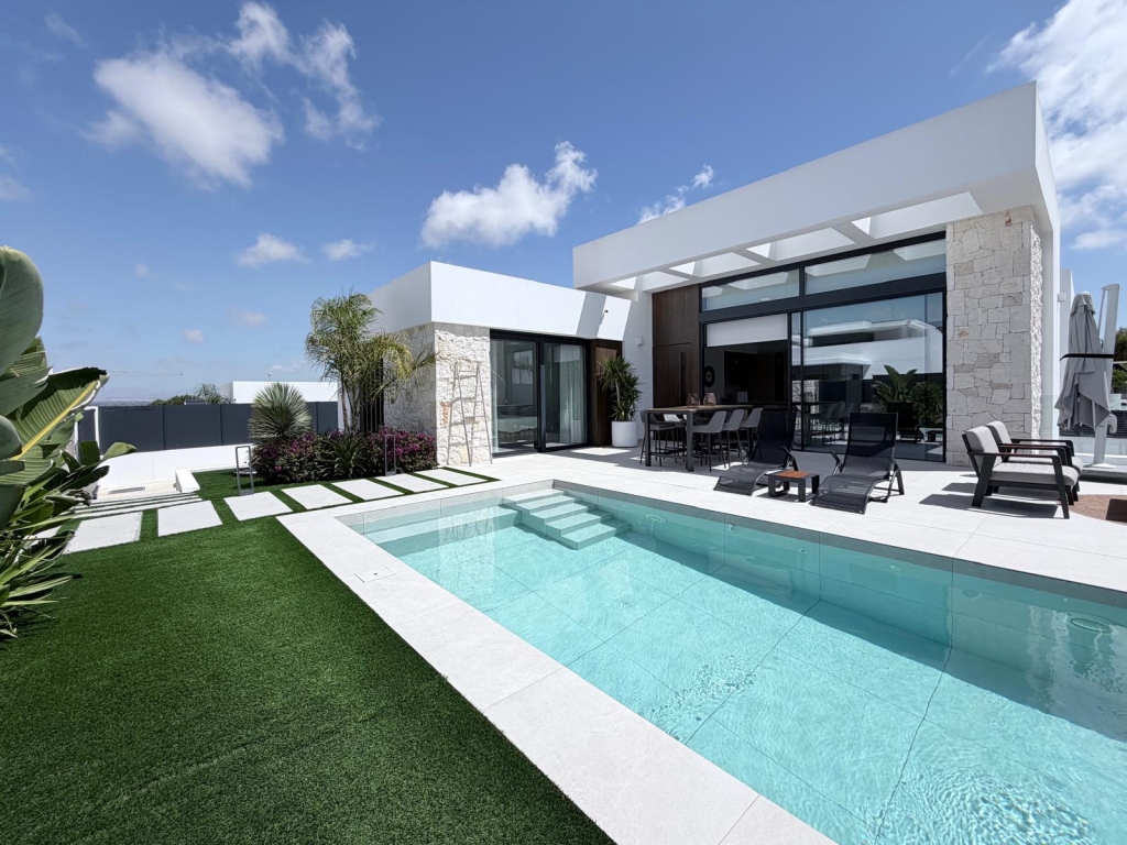 4 Bedroom 4 Bathroom Villa in Rojales