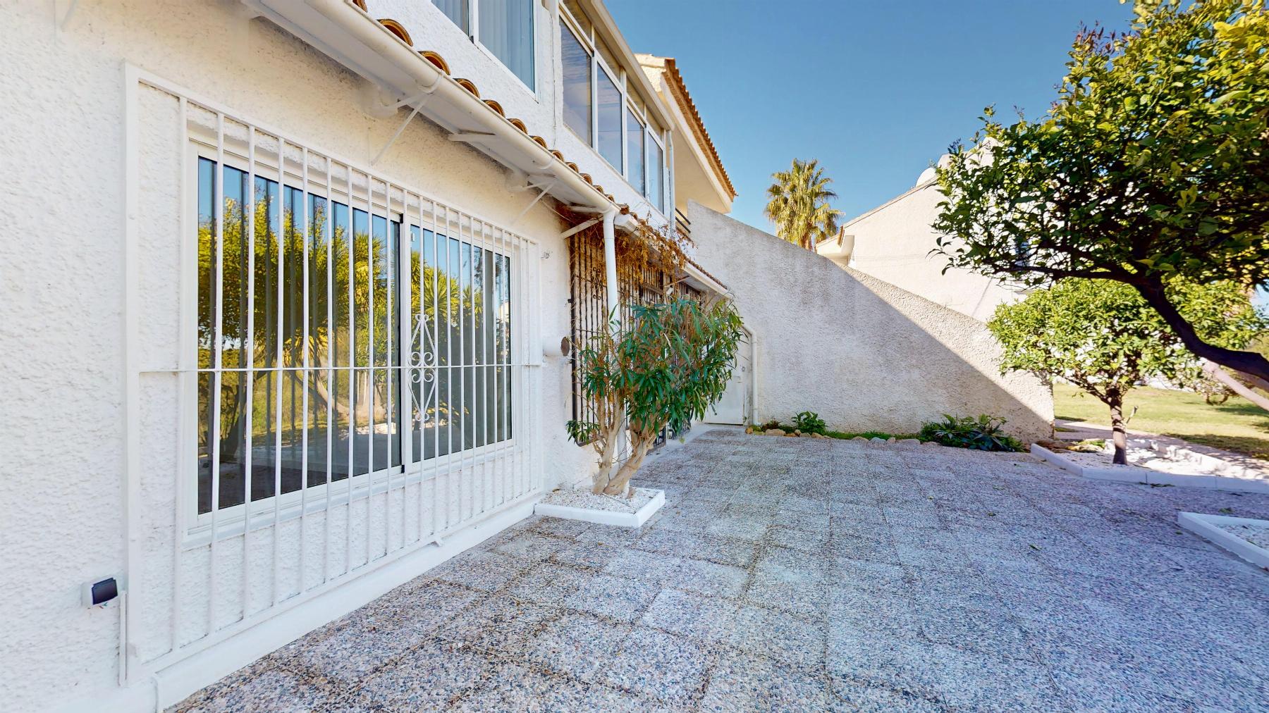 For sale - 2 Bedroom 1 Bathroom Bungalow in Orihuela Costa - Costa Blanca  - Alicante