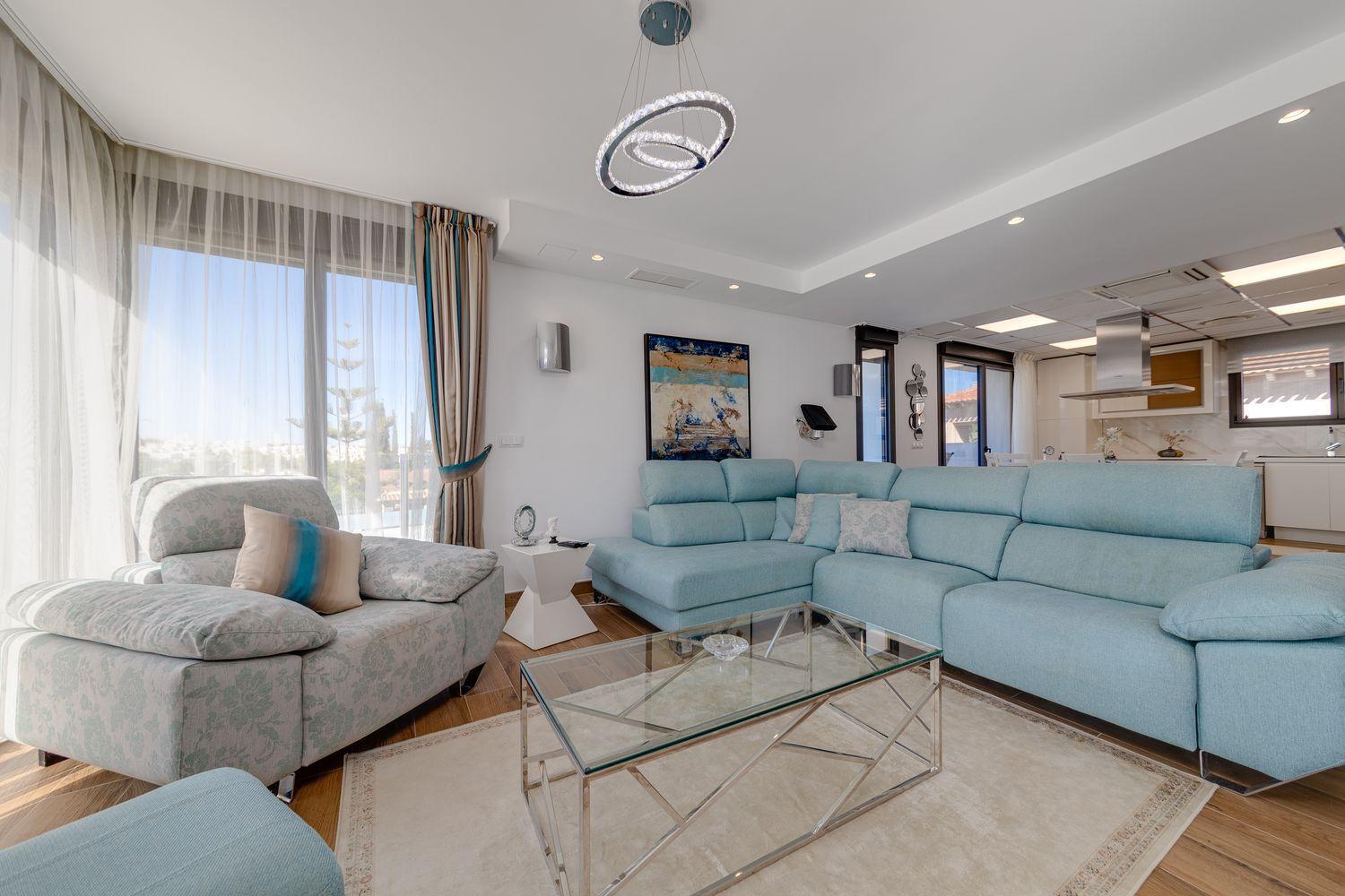 For sale - 3 Bedroom 4 Bathroom Villa in Torrevieja - Costa Blanca  - Alicante