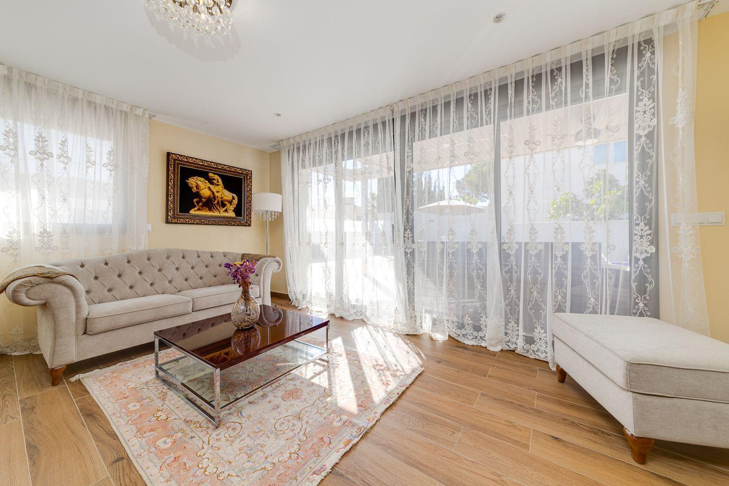 For sale - 3 Bedroom 4 Bathroom Villa in Torrevieja - Costa Blanca  - Alicante