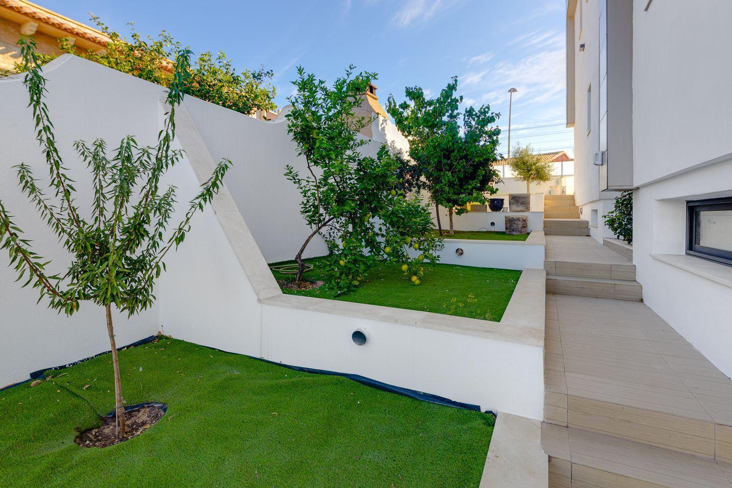 For sale - 3 Bedroom 4 Bathroom Villa in Torrevieja - Costa Blanca  - Alicante