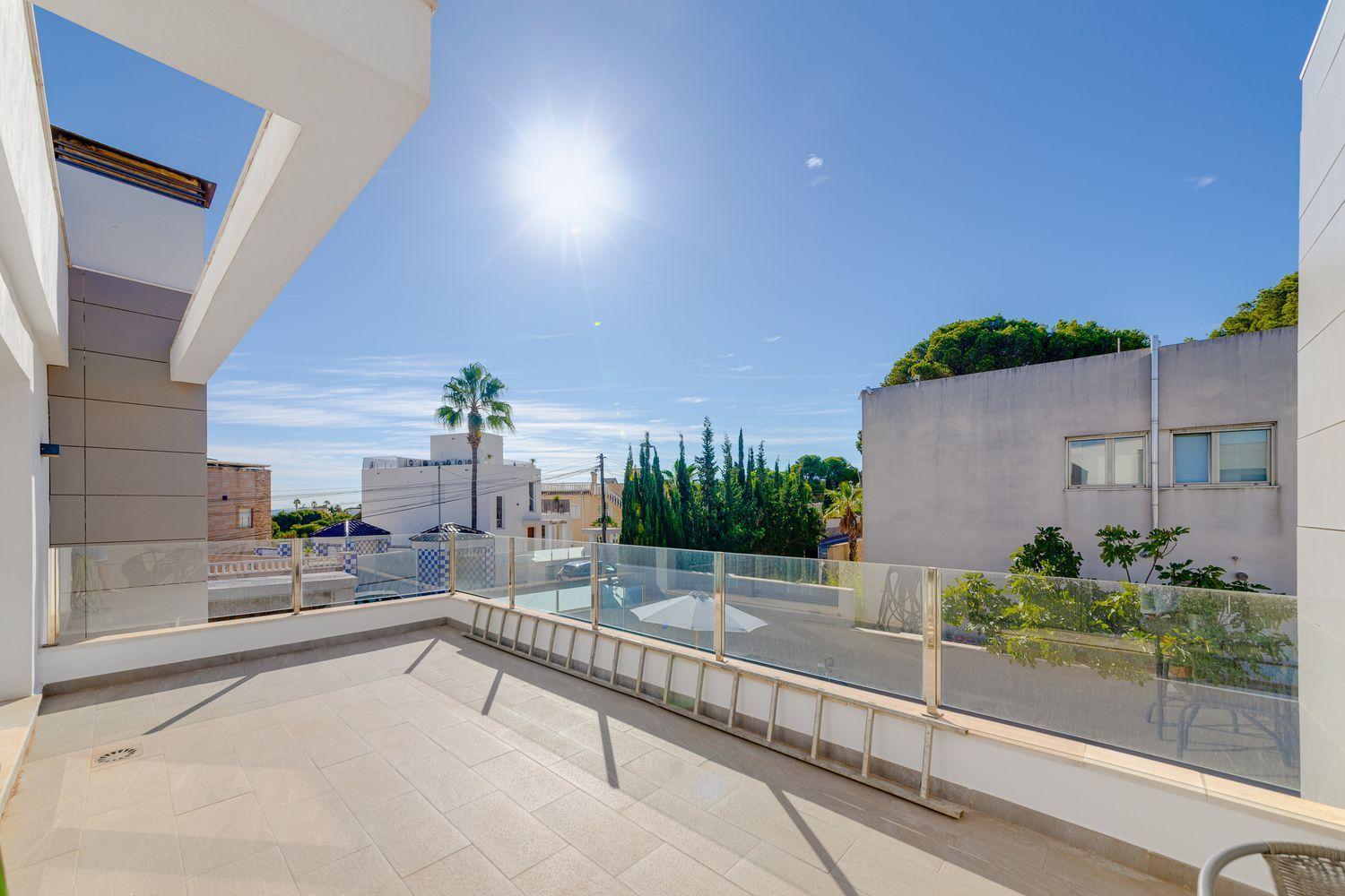 For sale - 3 Bedroom 4 Bathroom Villa in Torrevieja - Costa Blanca  - Alicante