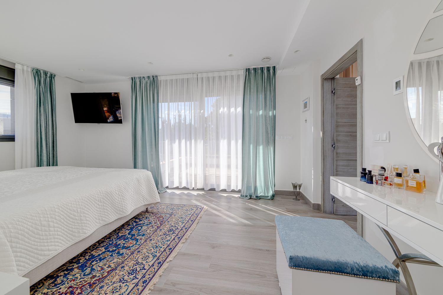 For sale - 3 Bedroom 4 Bathroom Villa in Torrevieja - Costa Blanca  - Alicante