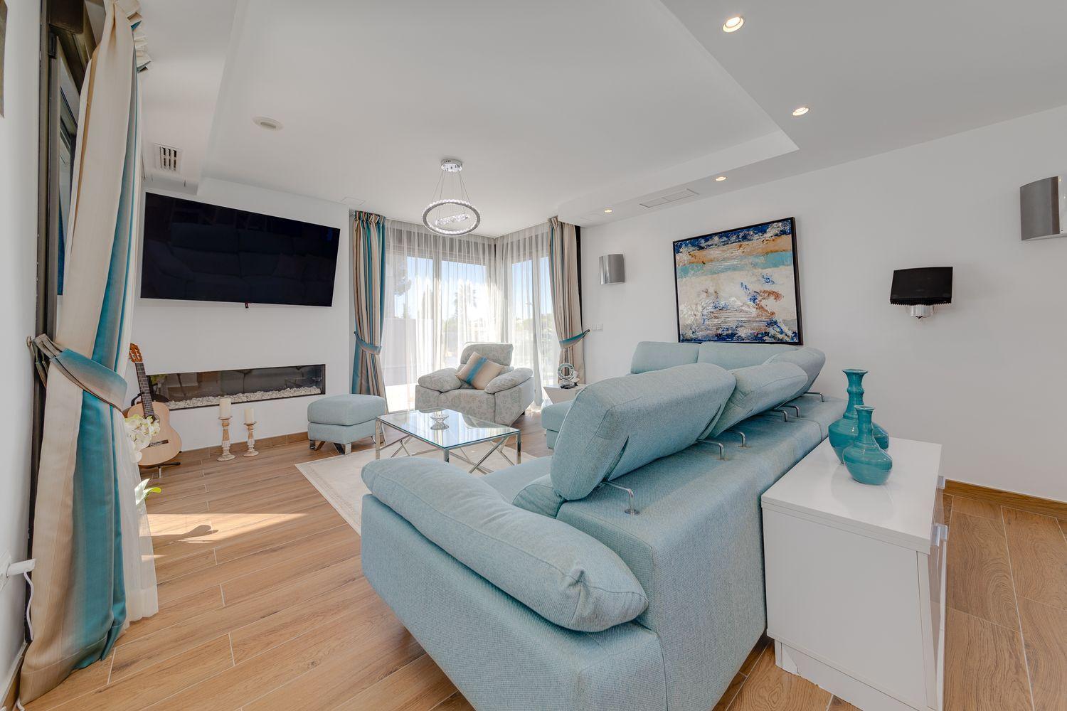 For sale - 3 Bedroom 4 Bathroom Villa in Torrevieja - Costa Blanca  - Alicante