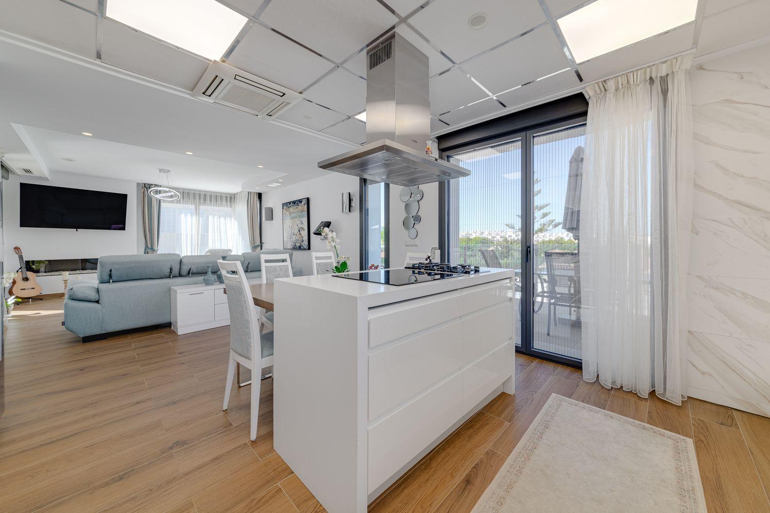 For sale - 3 Bedroom 4 Bathroom Villa in Torrevieja - Costa Blanca  - Alicante