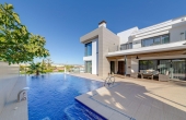 27-286-201-11-575/81088, 3 Bedroom 4 Bathroom Villa in Torrevieja