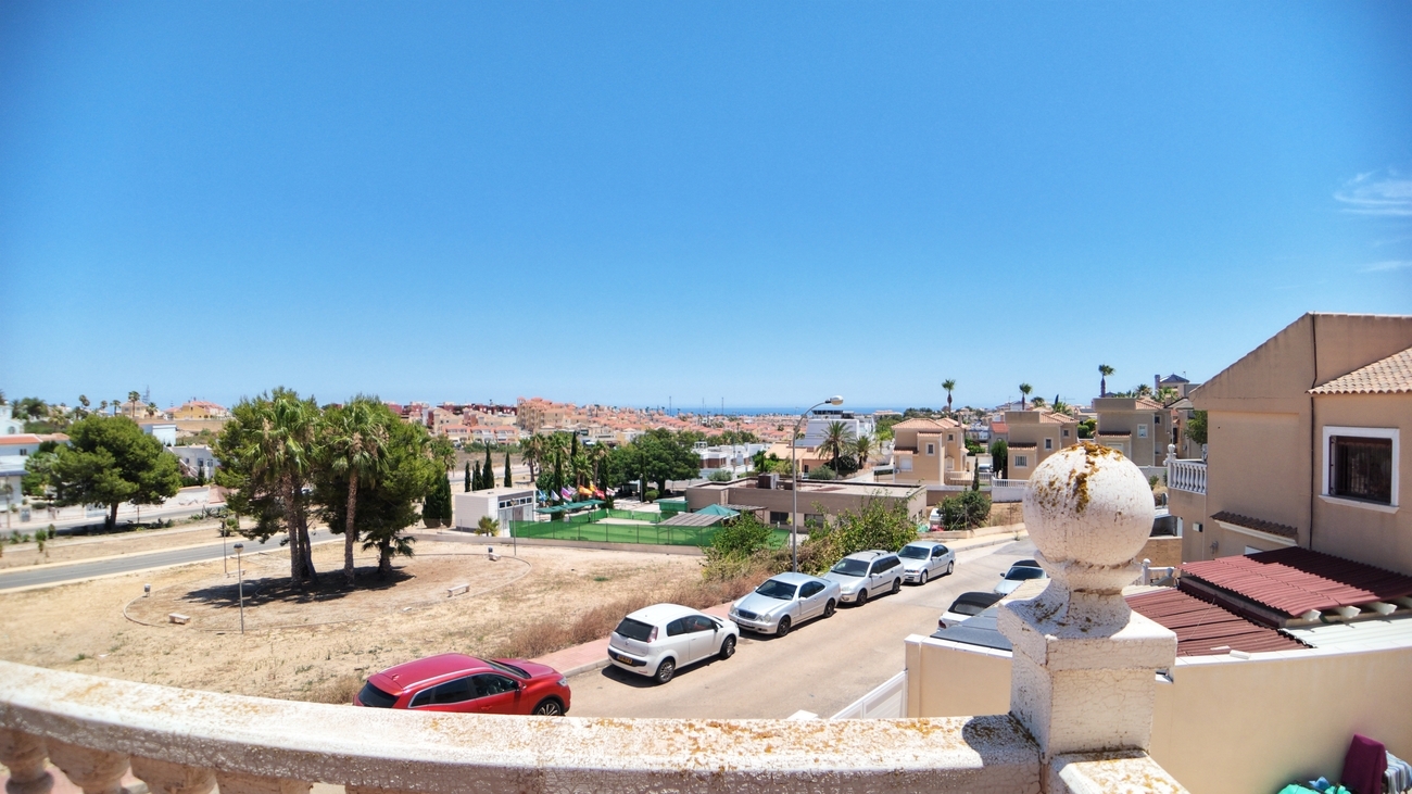 For sale - 3 Bedroom 1 Bathroom Villa in Orihuela Costa - Costa Blanca  - Alicante