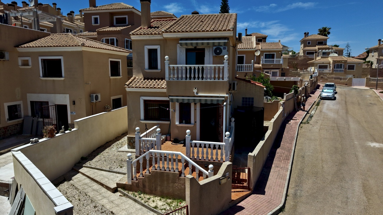 For sale - 3 Bedroom 1 Bathroom Villa in Orihuela Costa - Costa Blanca  - Alicante