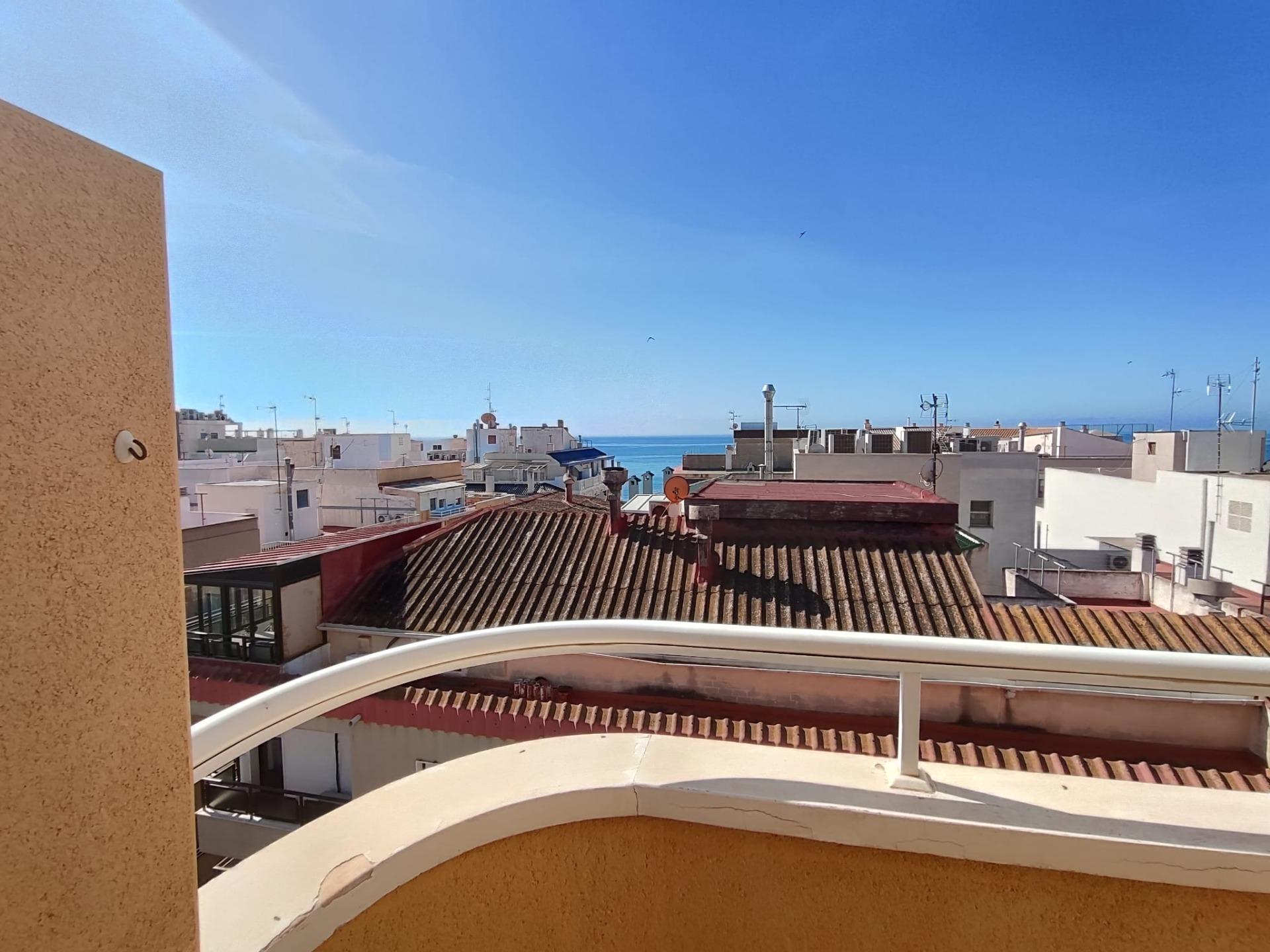 For sale - 3 Bedroom 2 Bathroom Penthouse in Torrevieja - Paseo Maritimo  - Alicante