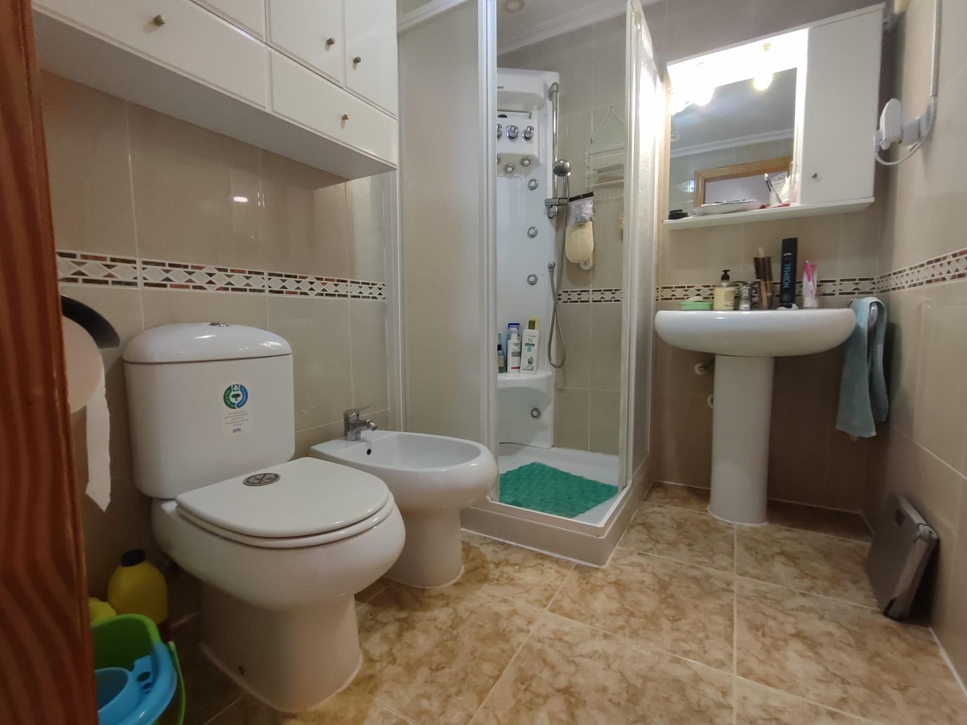 For sale - 3 Bedroom 2 Bathroom Penthouse in Torrevieja - Paseo Maritimo  - Alicante