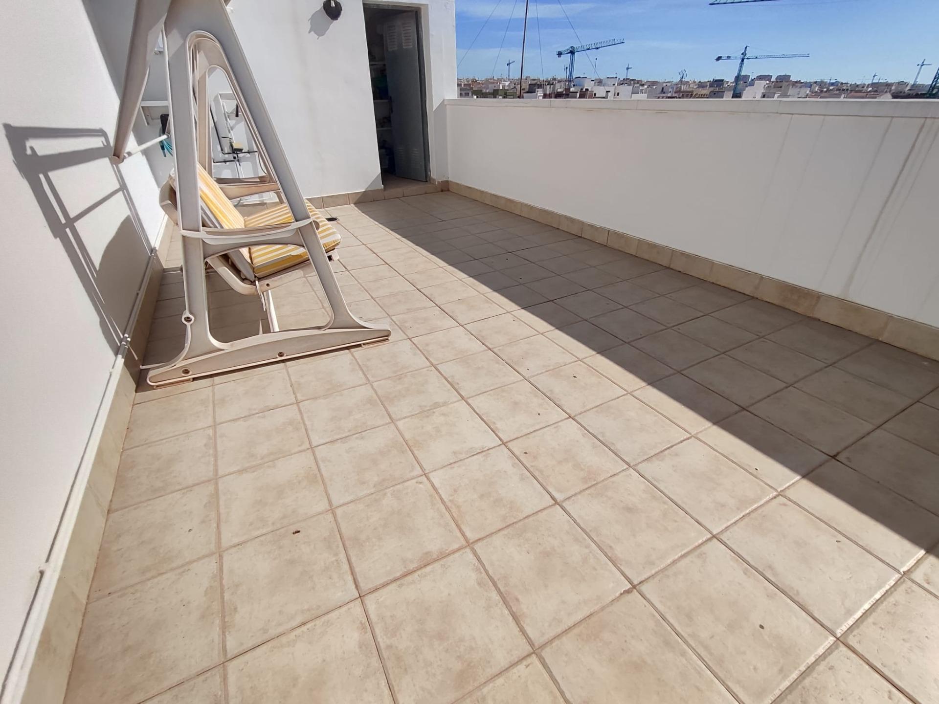 For sale - 3 Bedroom 2 Bathroom Penthouse in Torrevieja - Paseo Maritimo  - Alicante