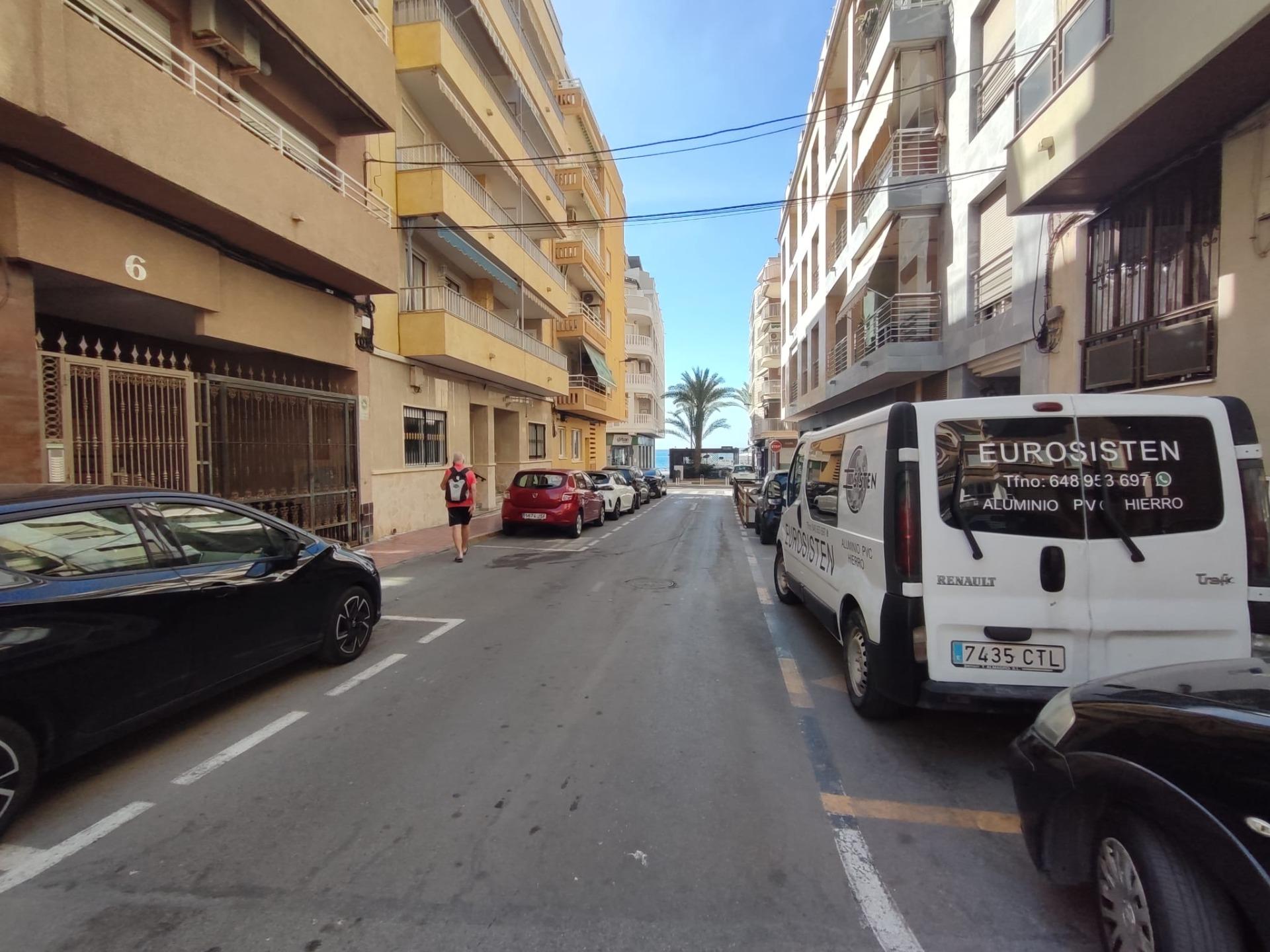 For sale - 3 Bedroom 2 Bathroom Penthouse in Torrevieja - Paseo Maritimo  - Alicante