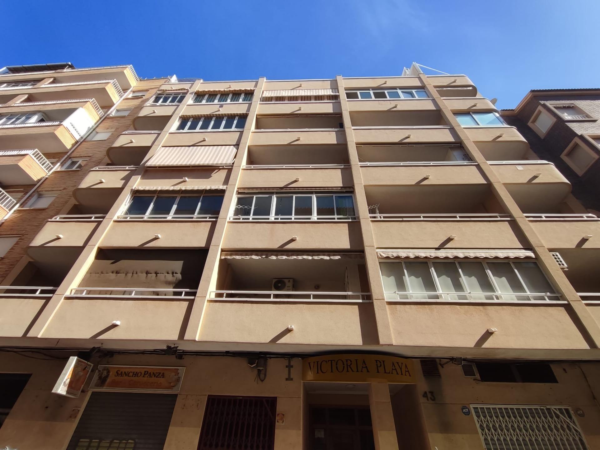For sale - 3 Bedroom 2 Bathroom Penthouse in Torrevieja - Paseo Maritimo  - Alicante