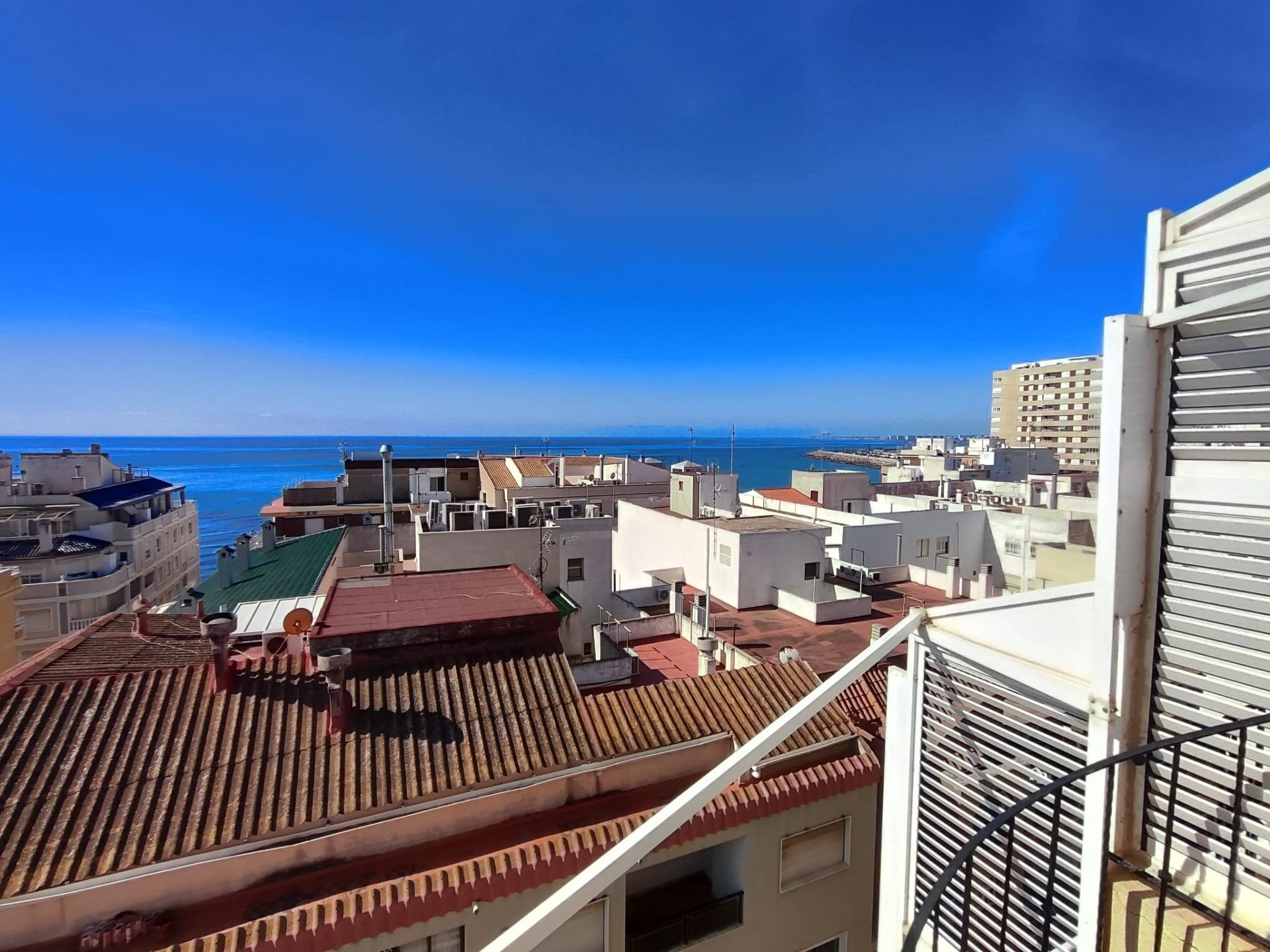 For sale - 3 Bedroom 2 Bathroom Penthouse in Torrevieja - Paseo Maritimo  - Alicante