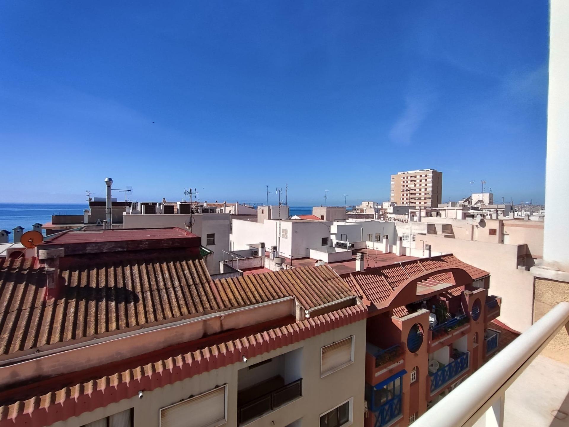 For sale - 3 Bedroom 2 Bathroom Penthouse in Torrevieja - Paseo Maritimo  - Alicante